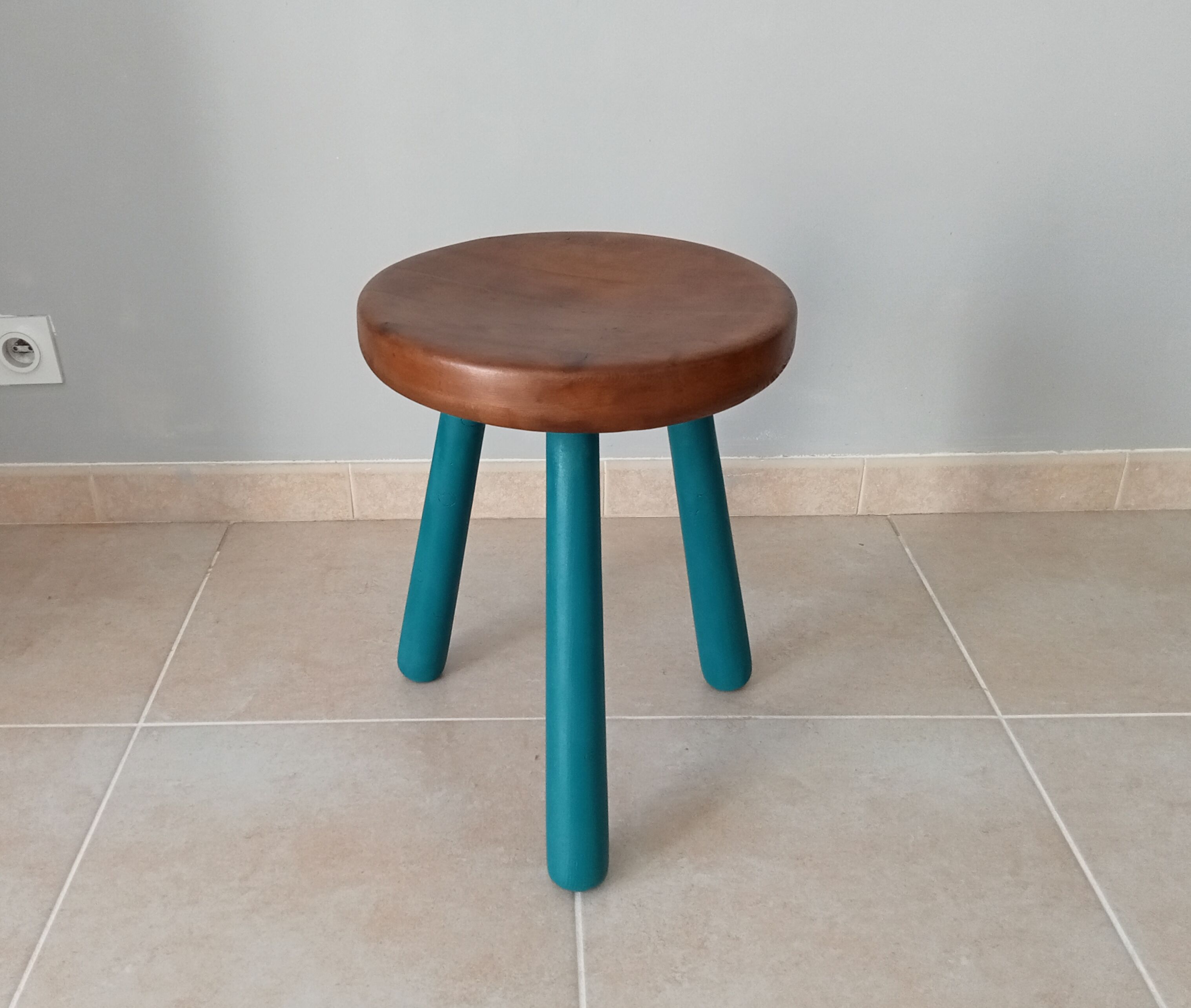 Tripod stool 50s
