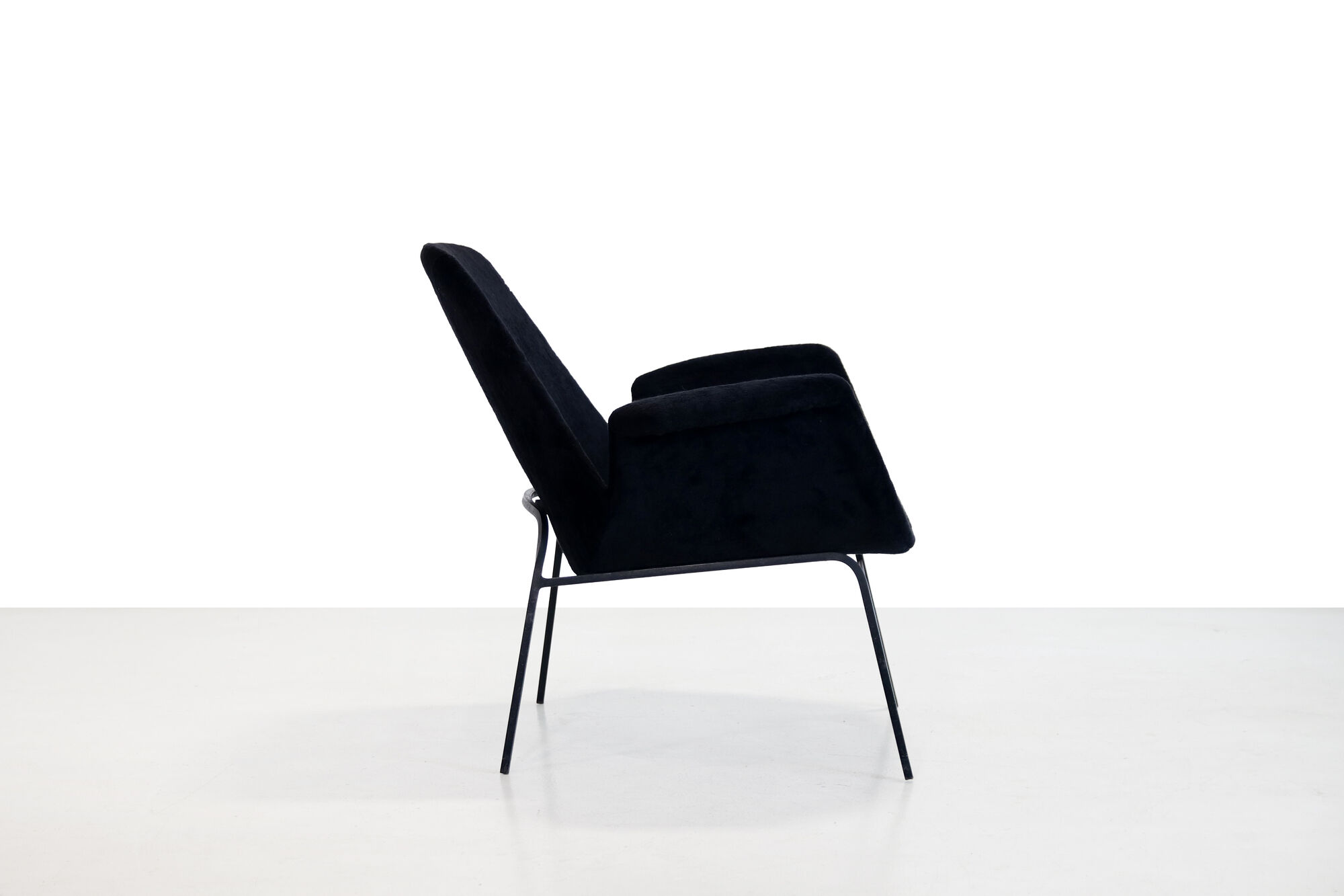 Vintage Italian armchair in black velvet attributed to Gastone Rinaldi