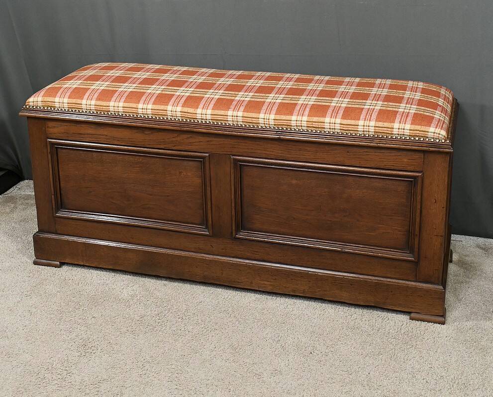 Oak Landing Chest Bench – Early 20th Century