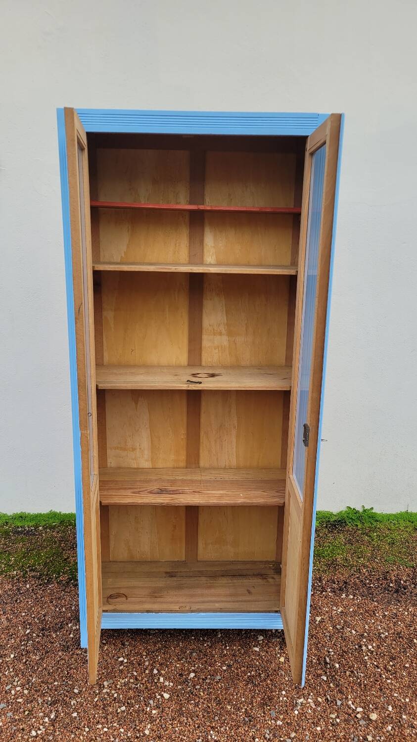Armoire vitrine parisienne en bois peinte, 1950