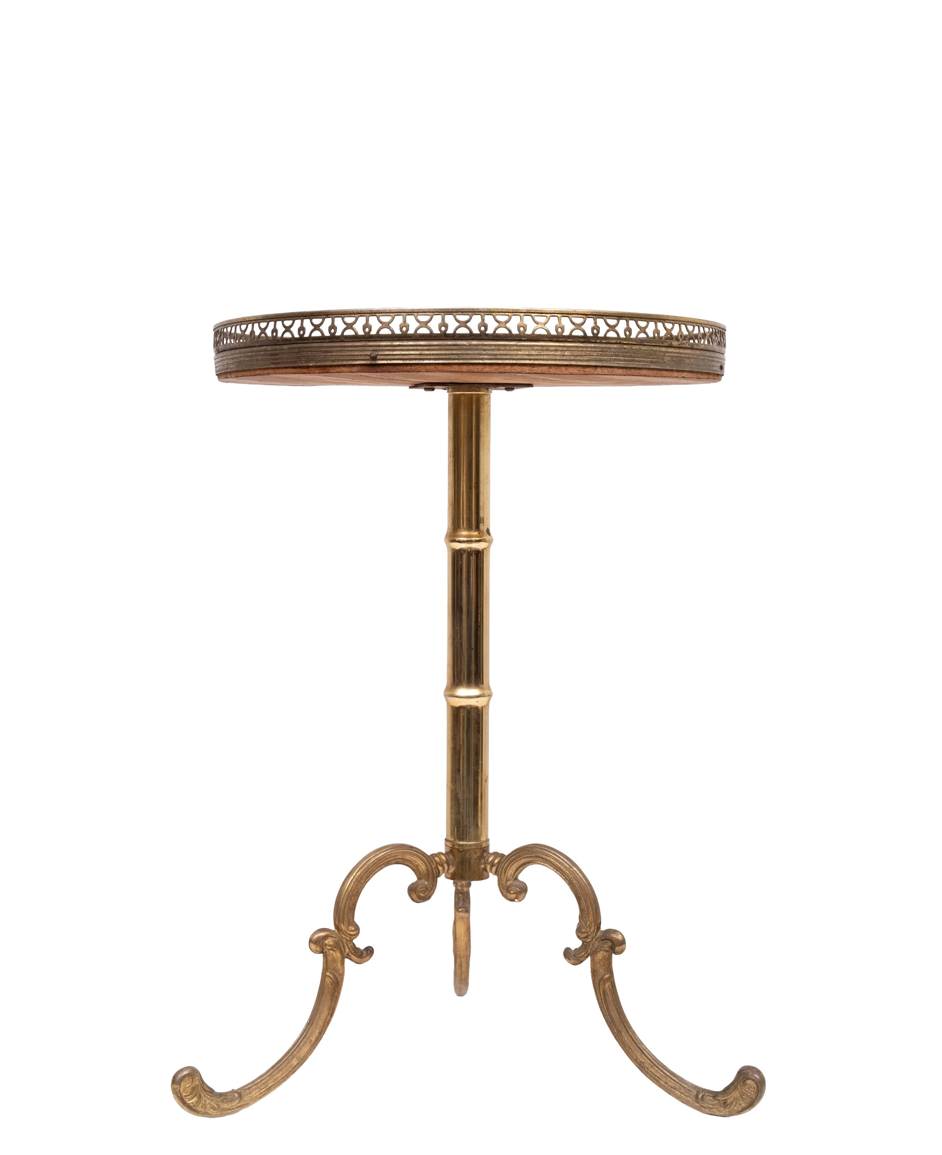 Table d'appoint en bois marqueté italien des années 1950, style mid-century modern.