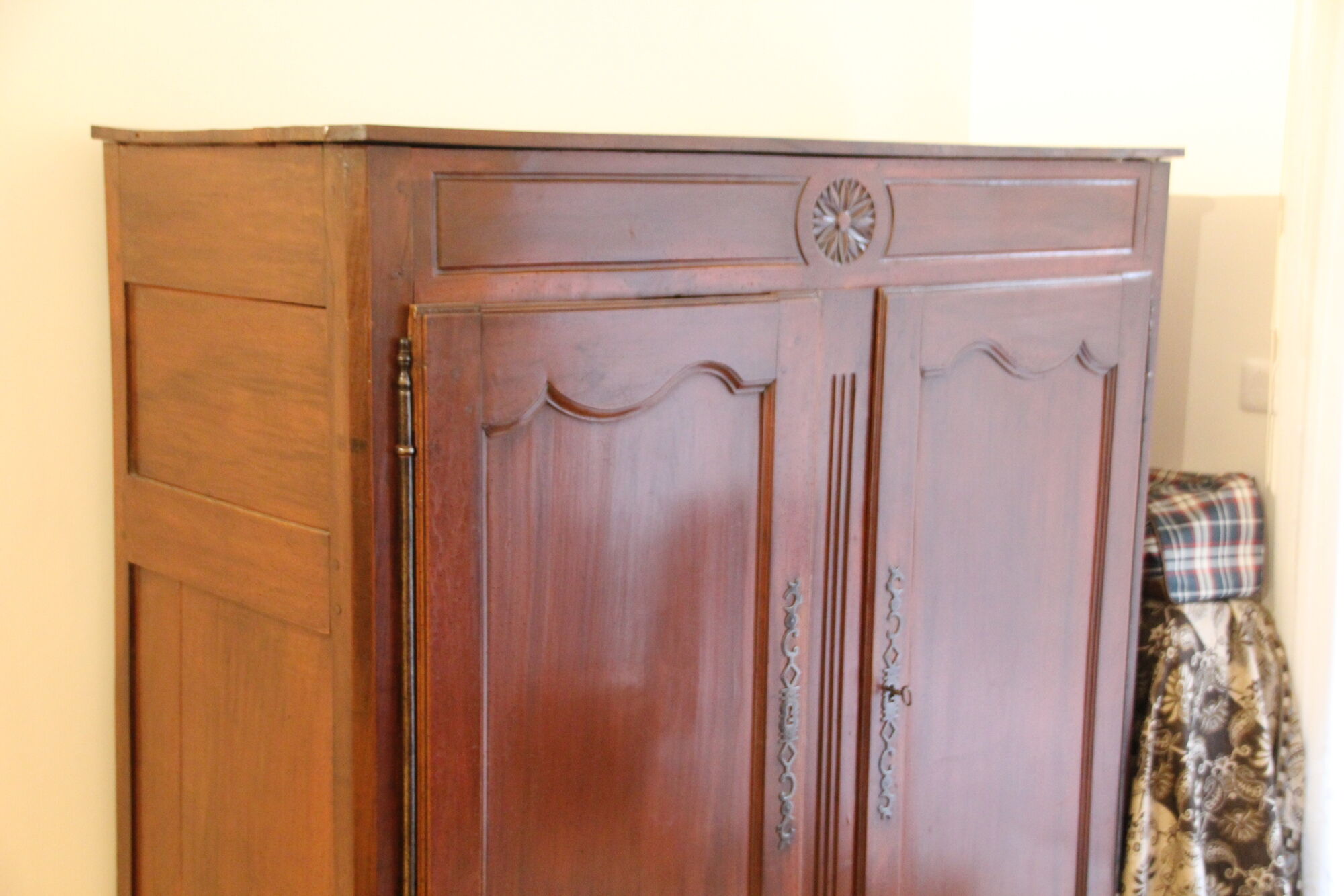 Buffet rustique en bois ancien vintage