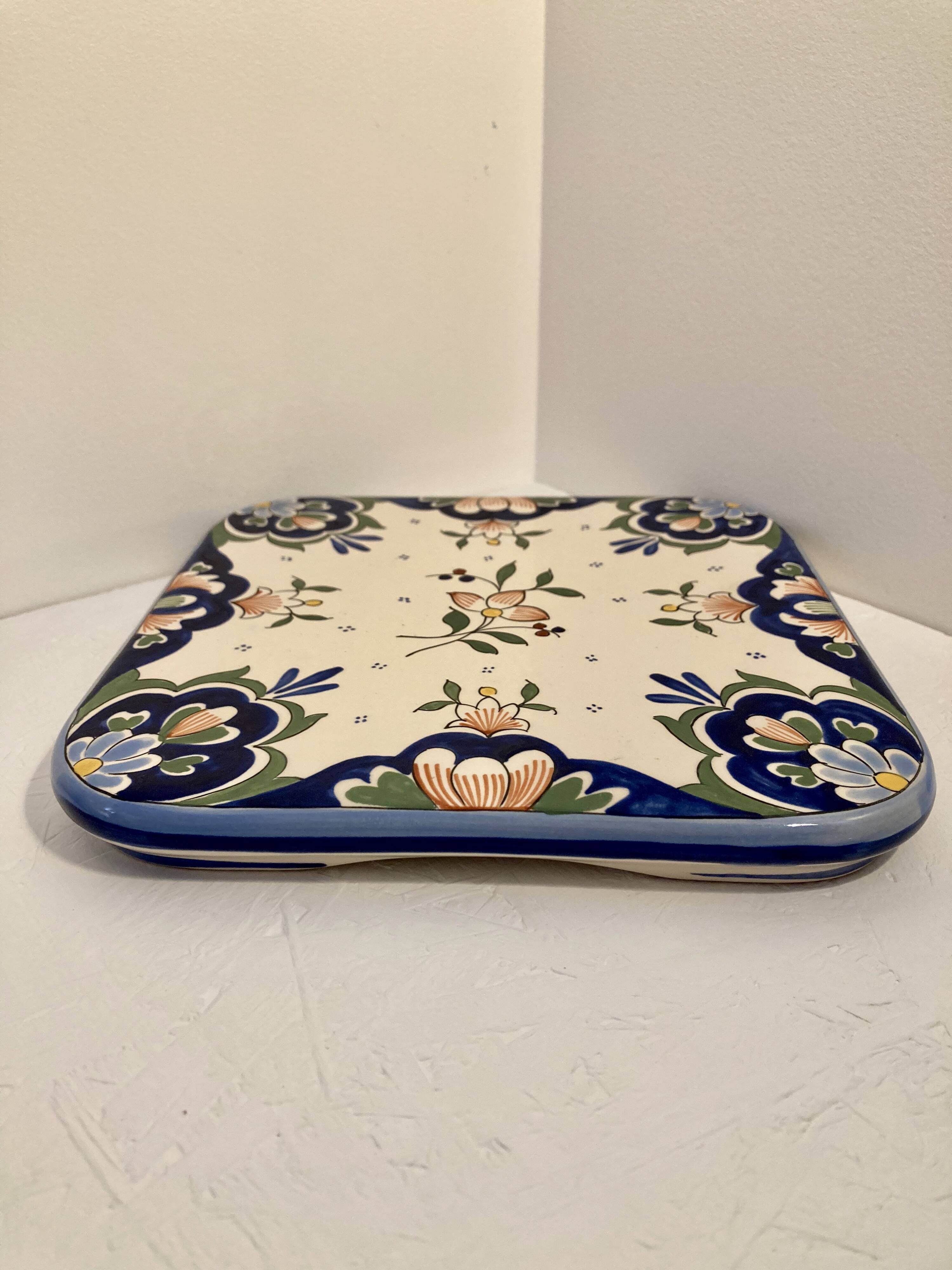 Desvres trivet, Rouen decor