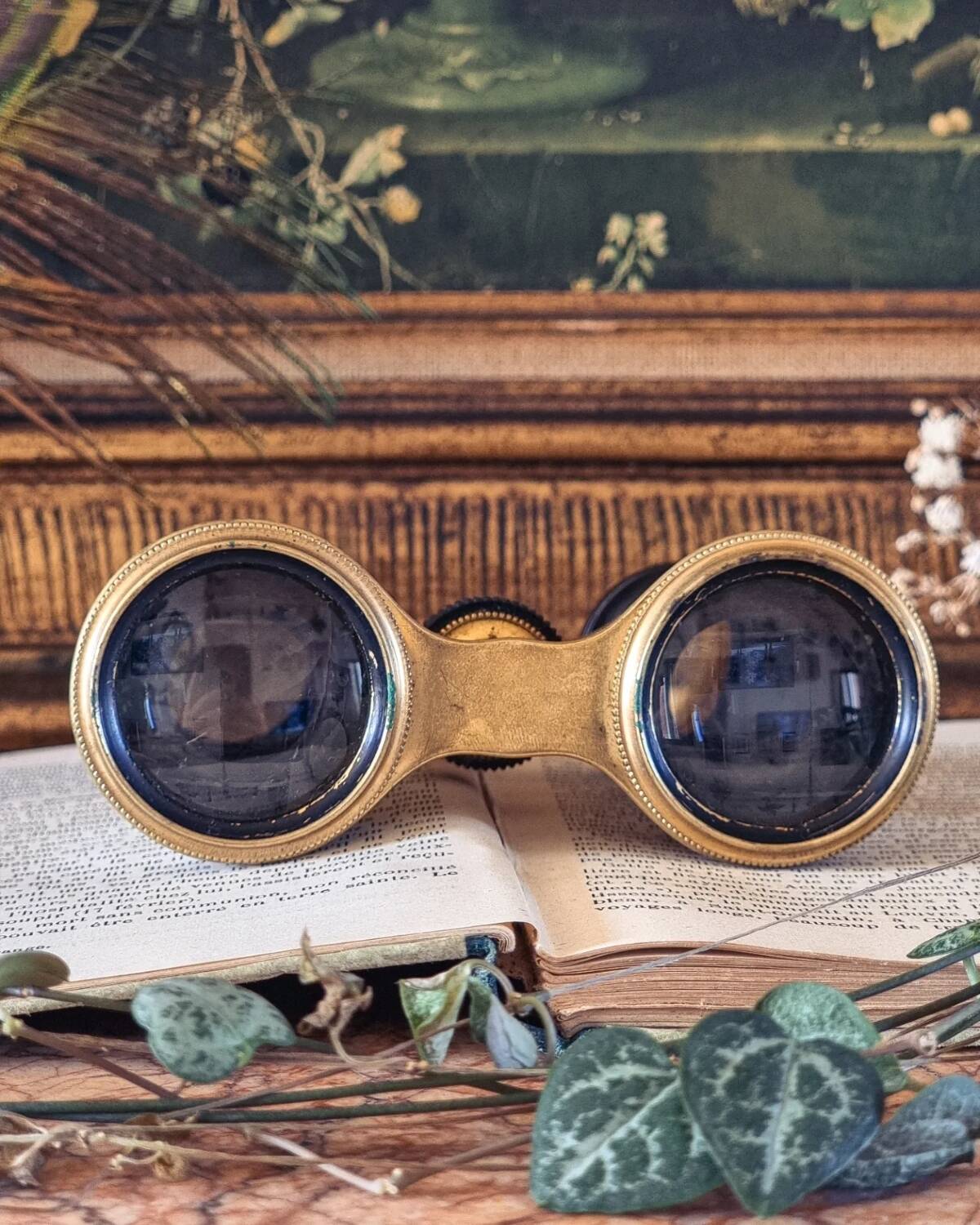 Theater binoculars in mother-of-pearl and brass, 19th century