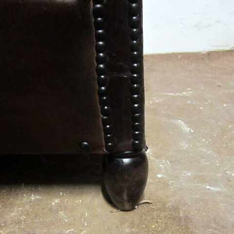 Fauteuil club clouté année 1930