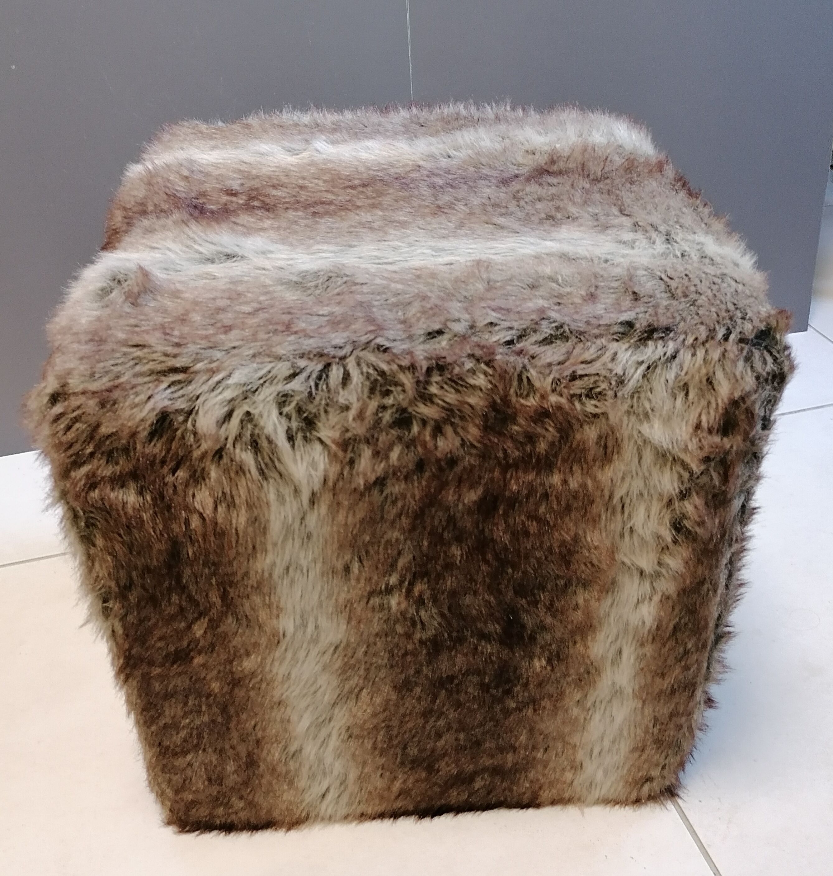 Square pouf