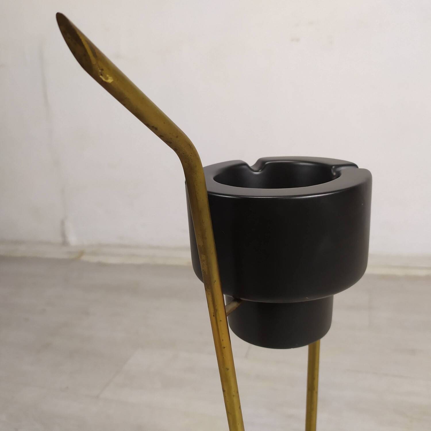 Ceramic ashtray base 50