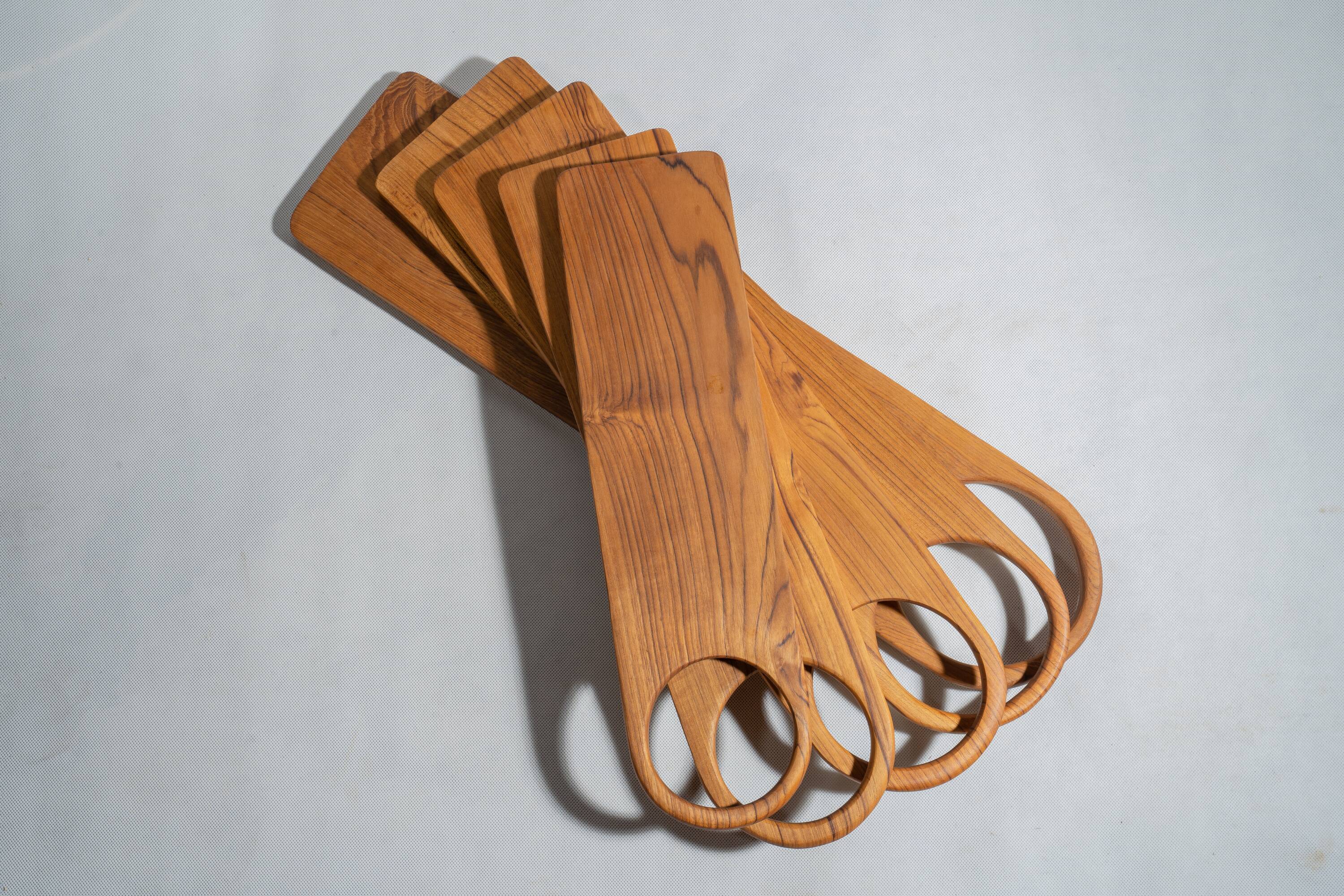 Cutting or presentation board of monoxyl teak with handle (T1)