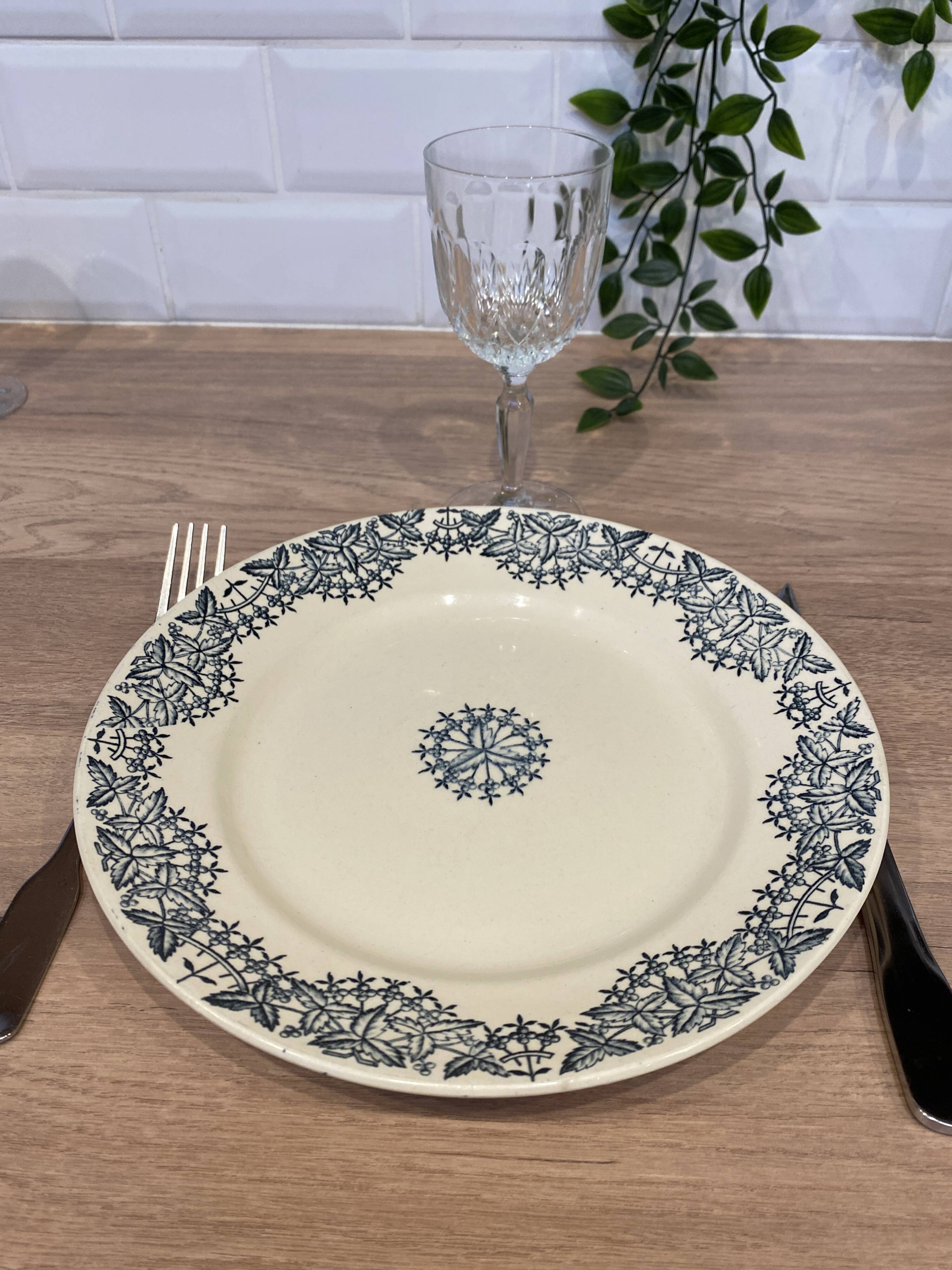 Set of 5 wine glasses