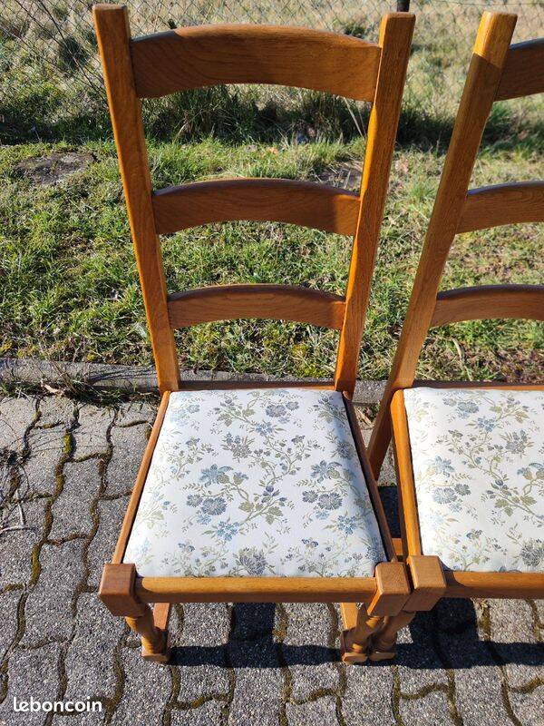 Set of 6 wooden chairs with floral fabric