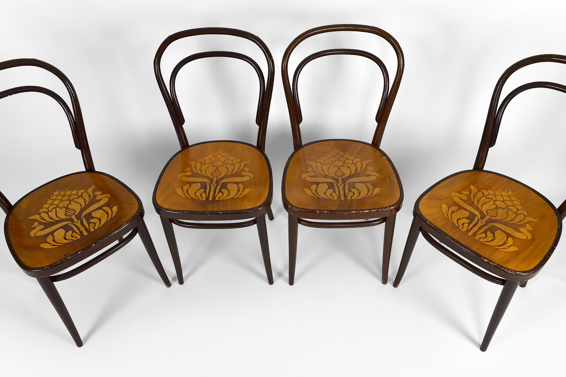 Set of 4 Thonet chairs in curved wood with decorated seats