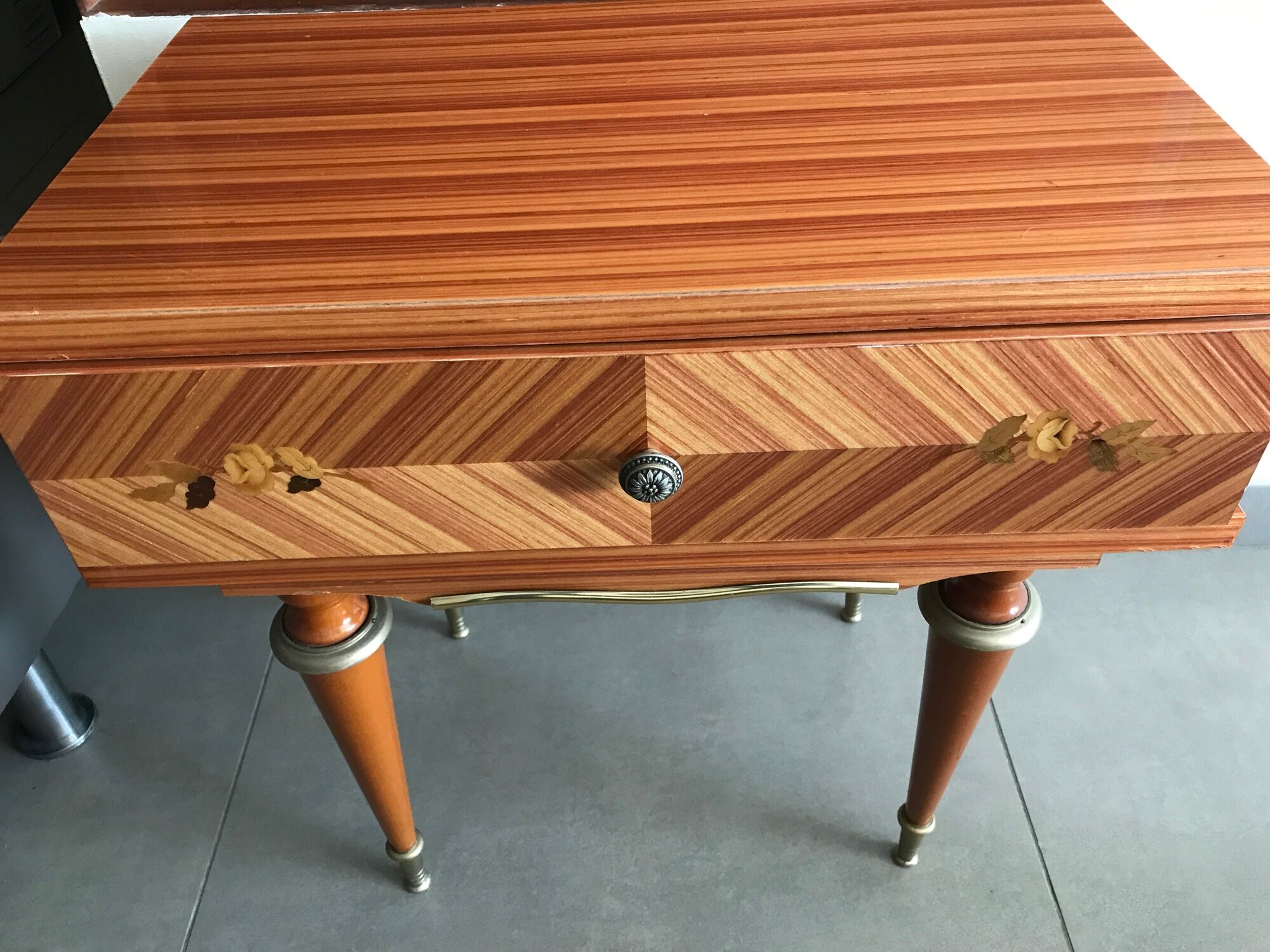 Chevet table in bois massive drawer decor de marquetry and fleur - vintage 60/70 years