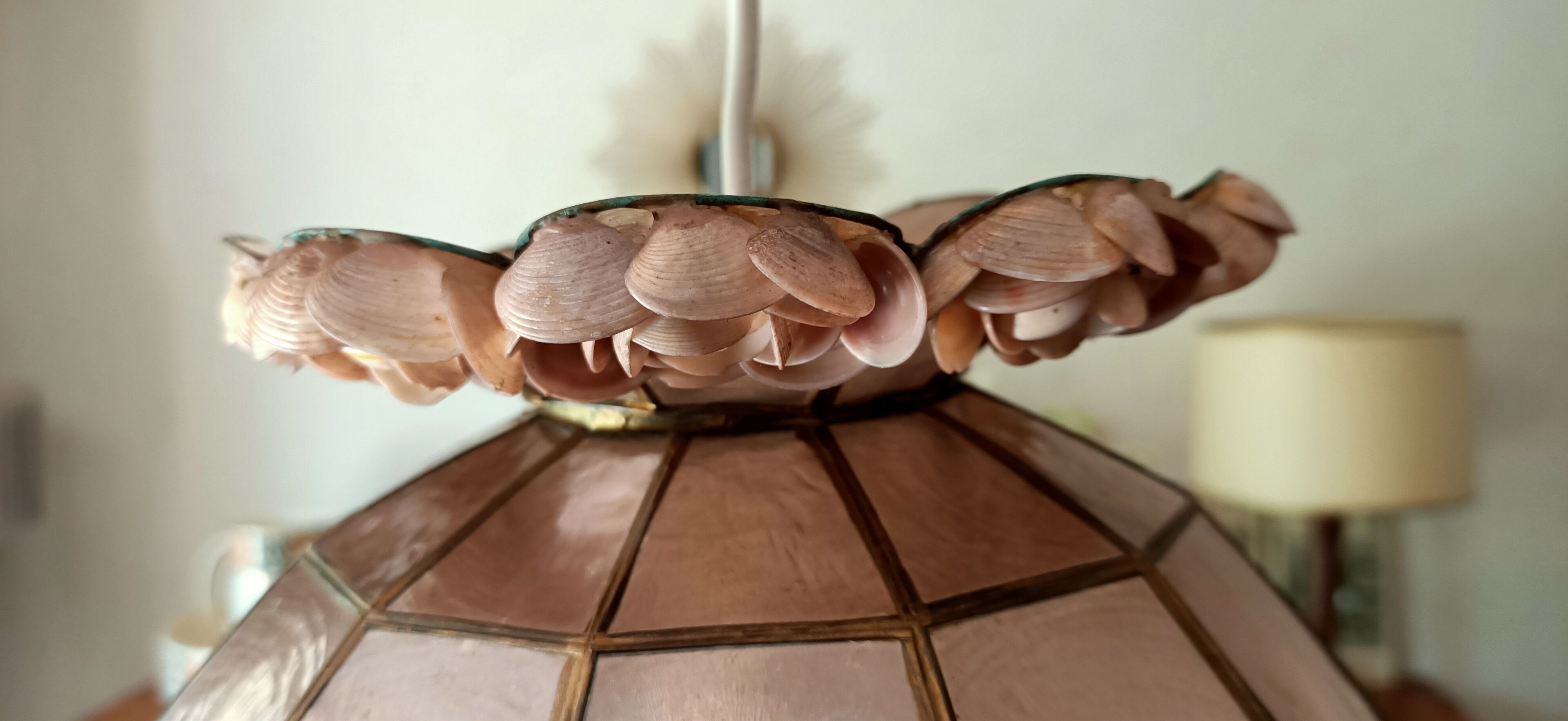 Vintage mother-of-pearl suspension