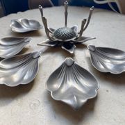 Vintage flower ashtray with removable petals