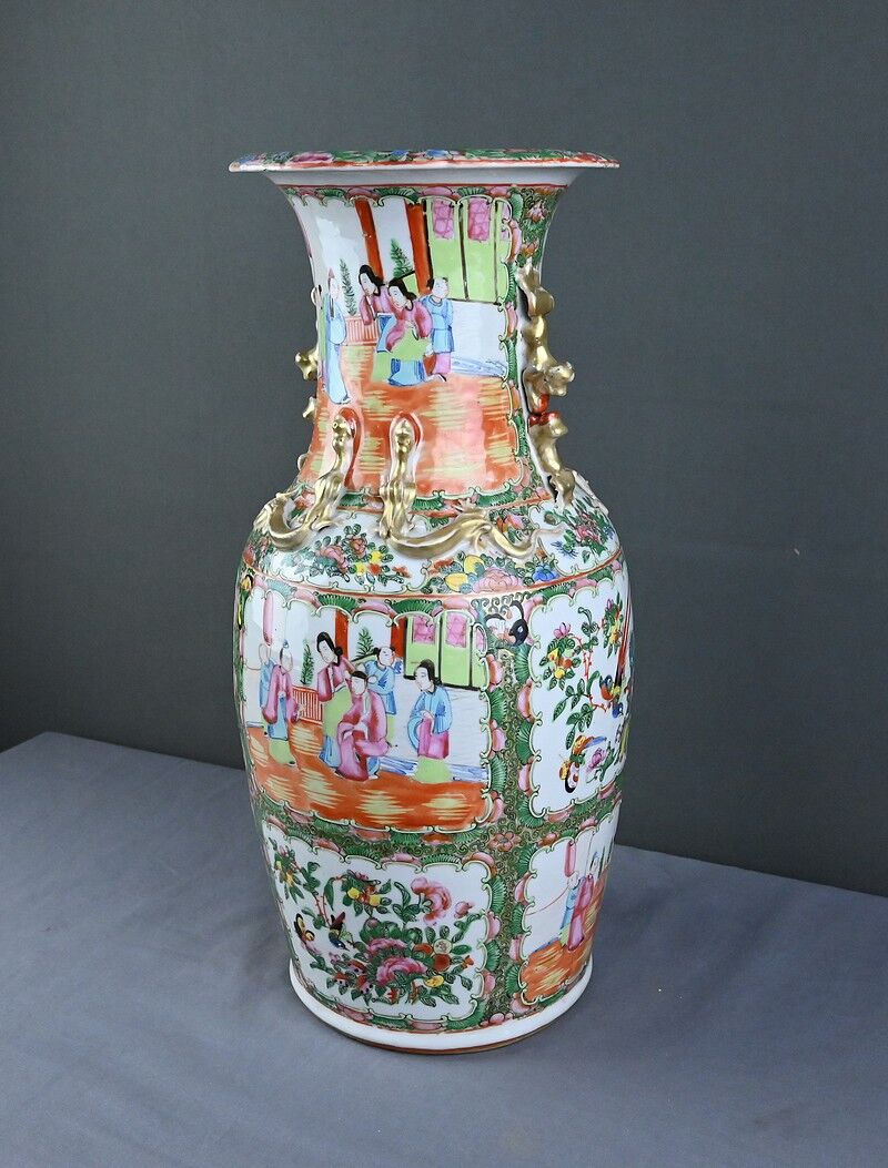 Important Canton porcelain vase, China – late 19th century