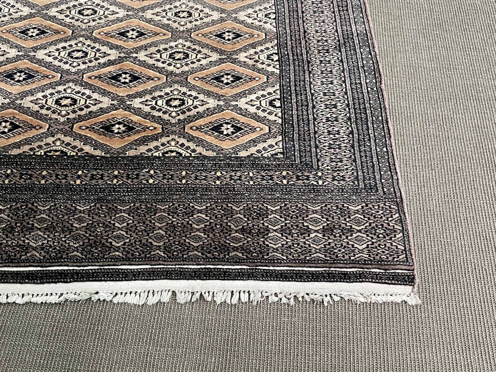 Handmade Pakistani wool and silk rug - 2m23x1m56