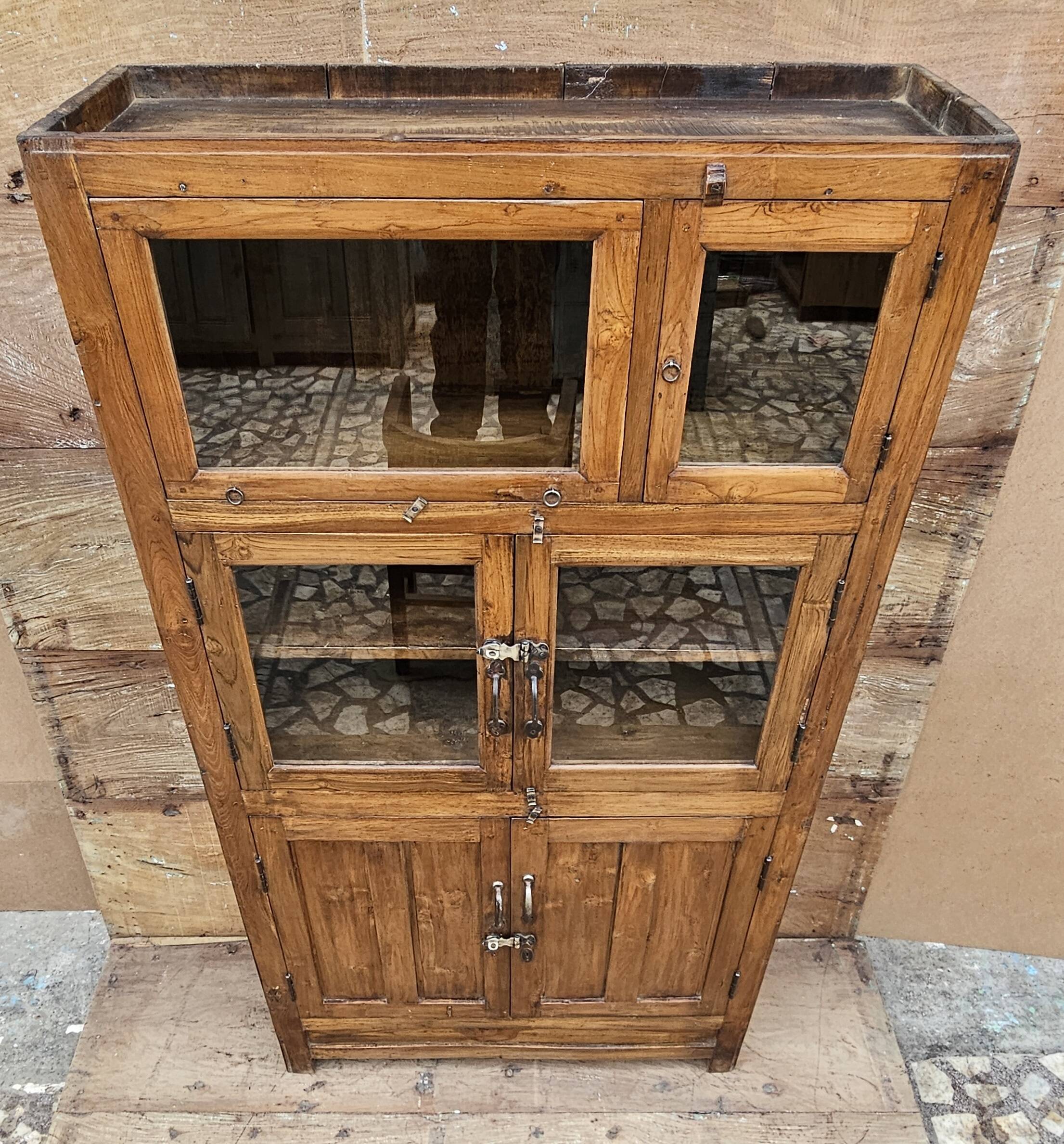 Ancien vaisselier en teck birman