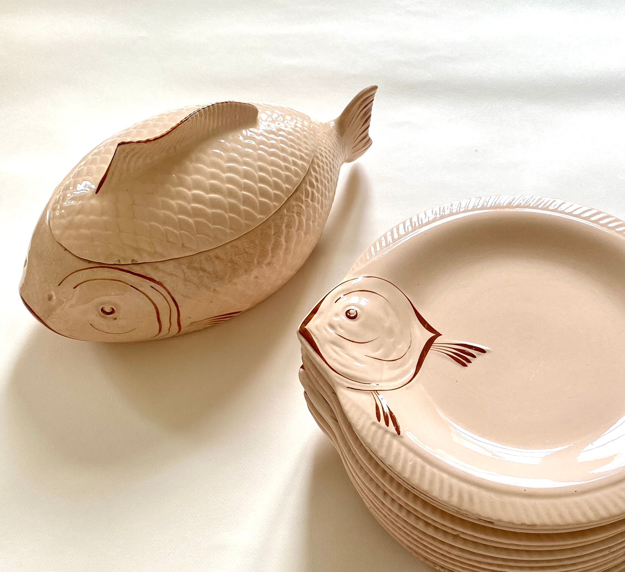 Pink Longwy Fish Service