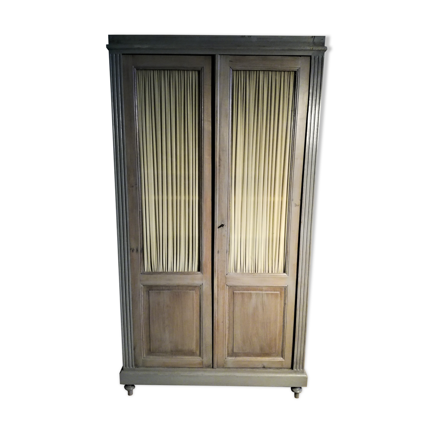 Armoire parisienne vitrée