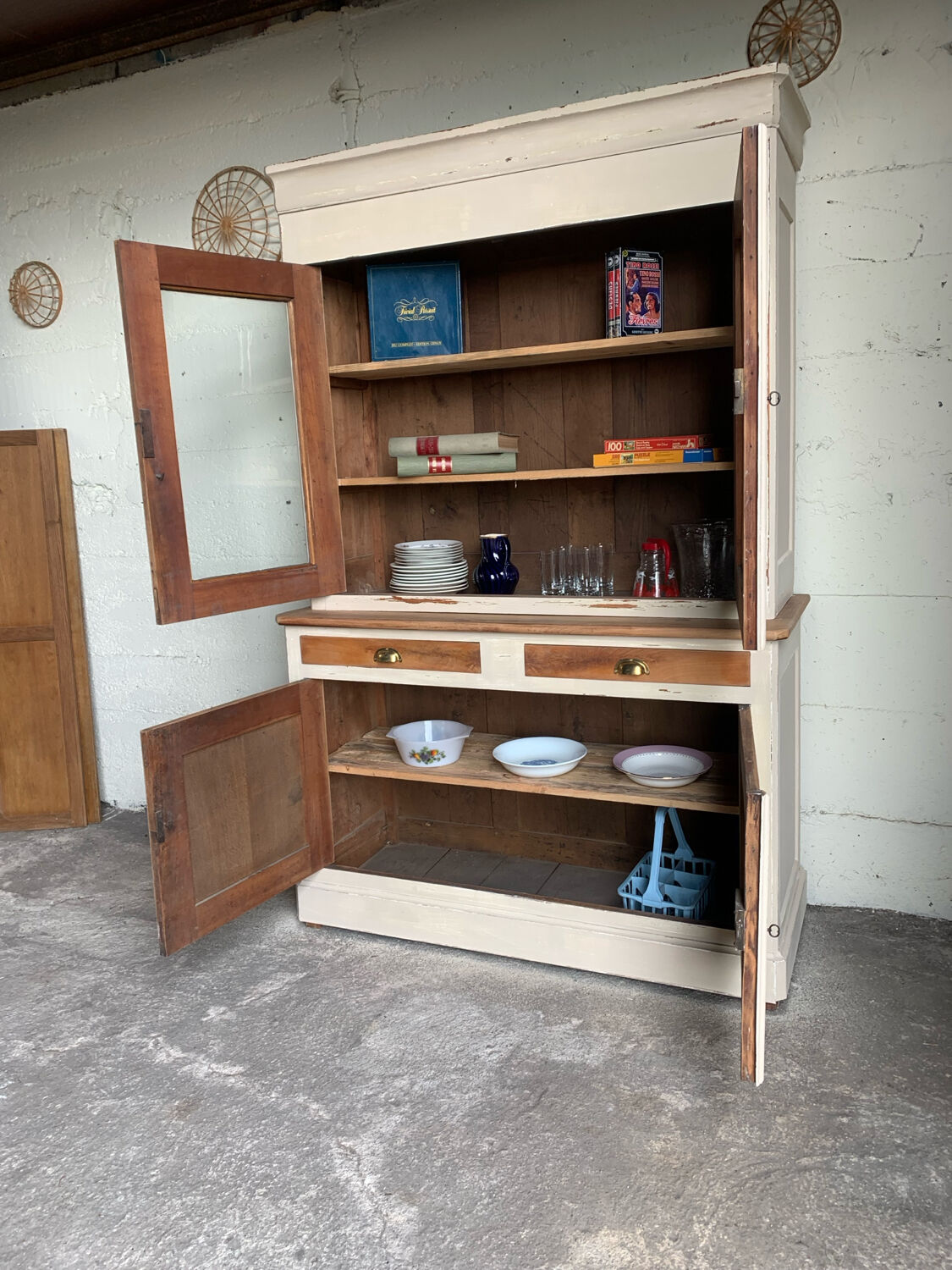 Country-style glass cabinet