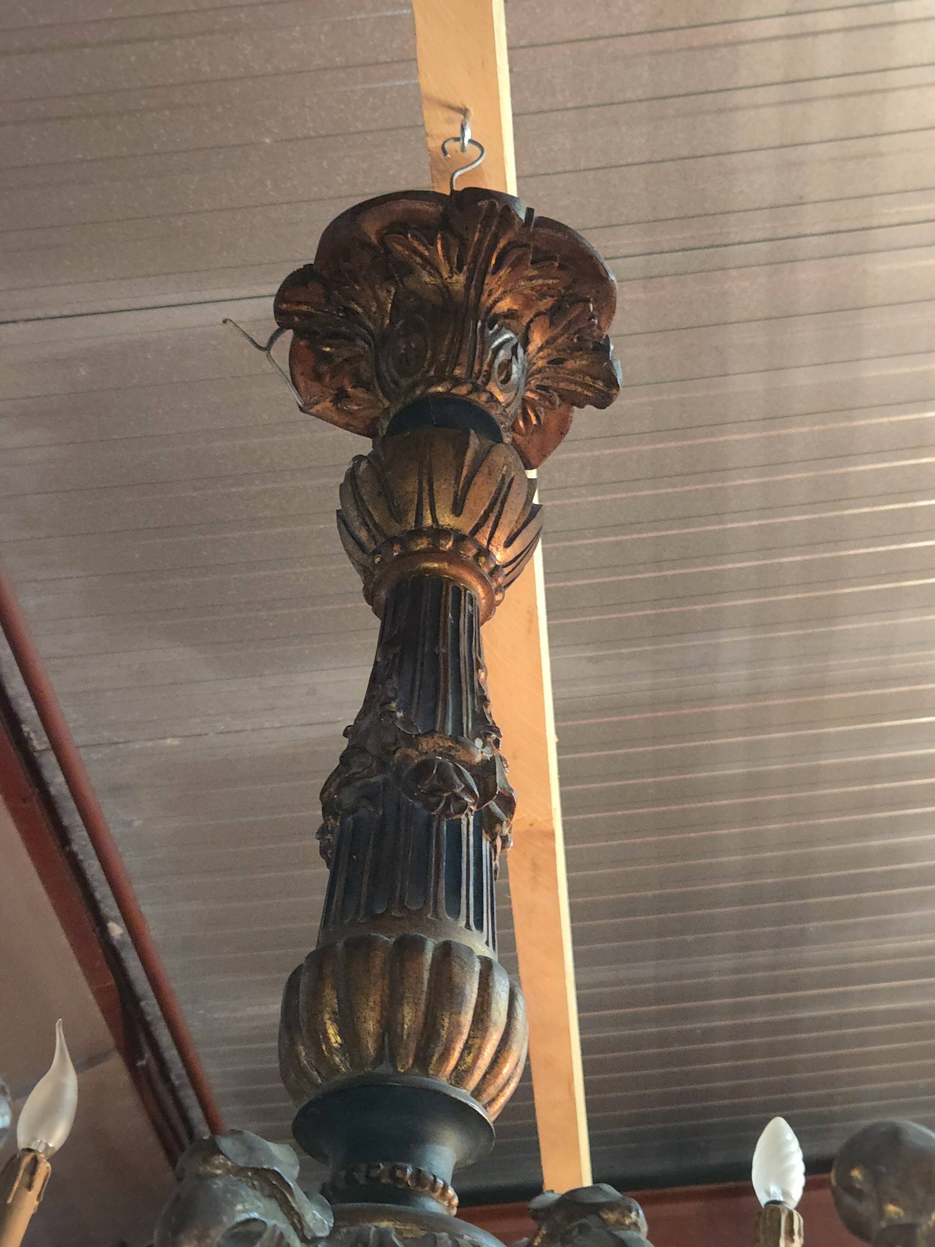 Lustre en bois Venitien de château, sculpté et doré, style baroque
