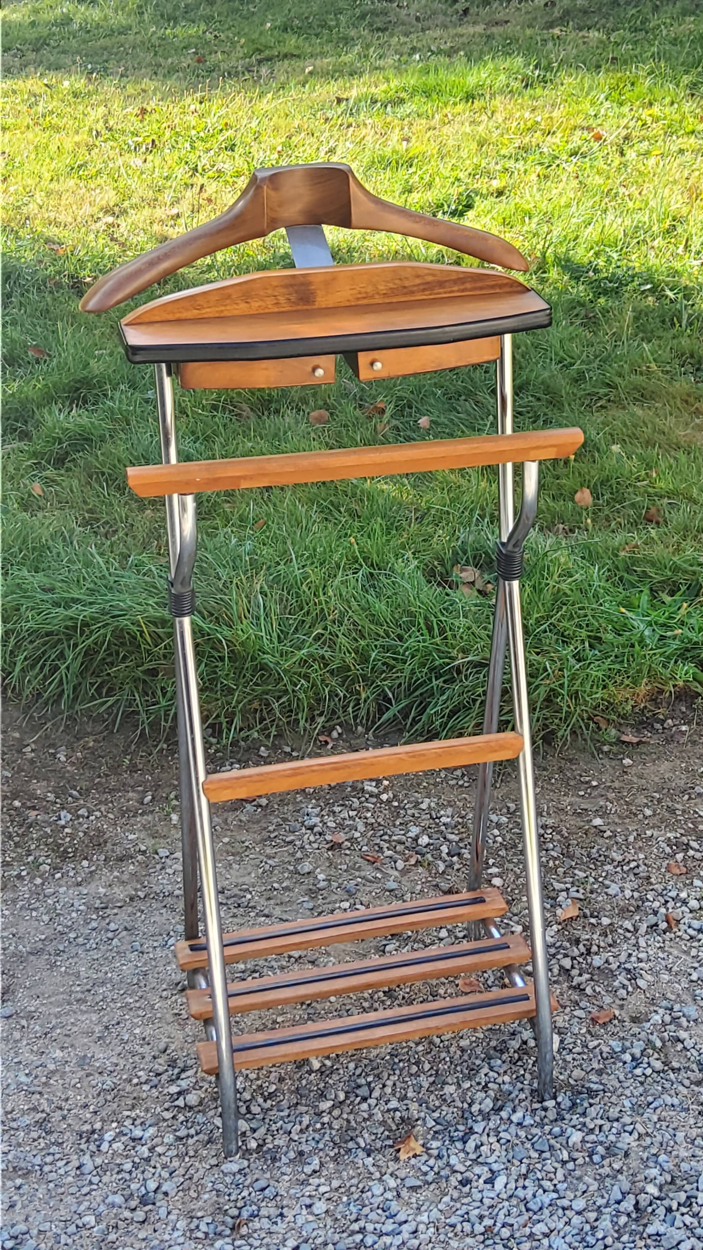 Vintage valet in wood, chrome metal and vinyl from the 60s