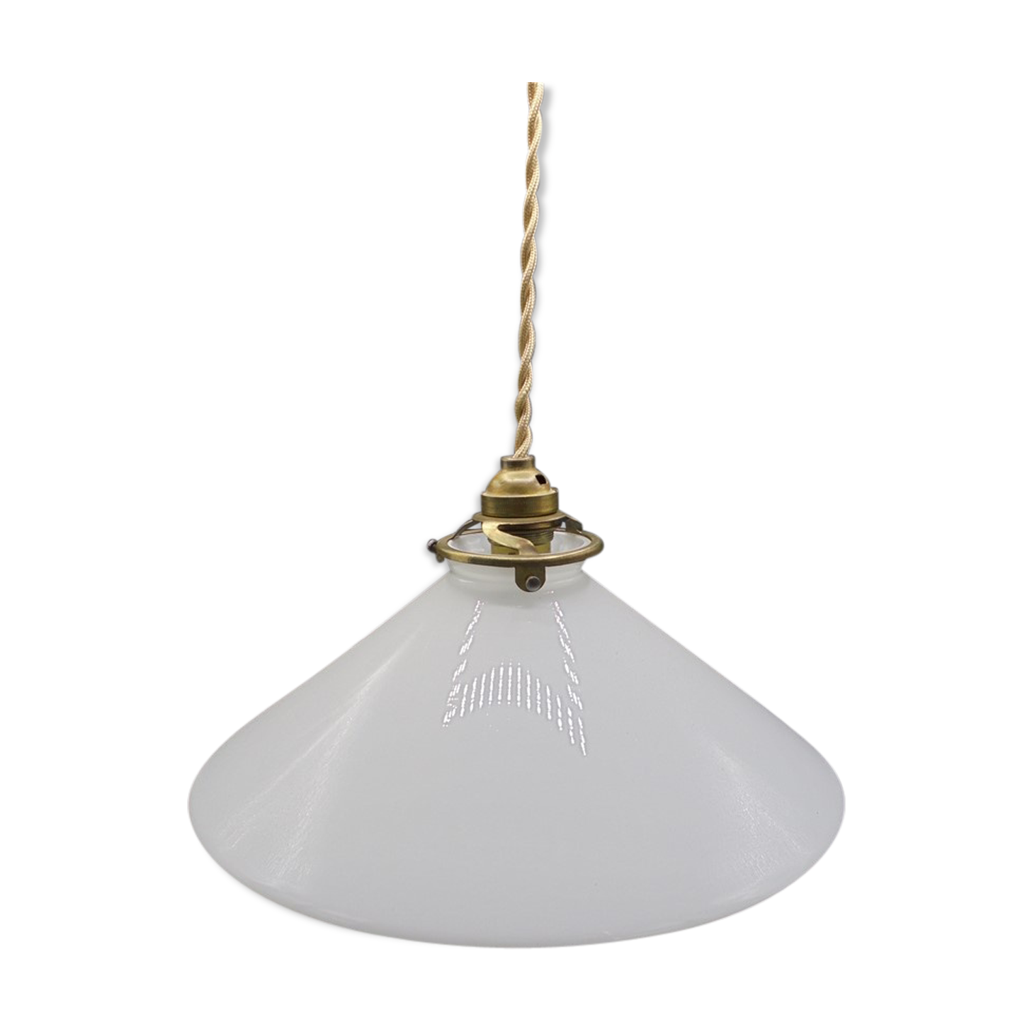 Opaline suspension