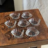 7 vintage shell-shaped bowls in Pyrex glass from France
