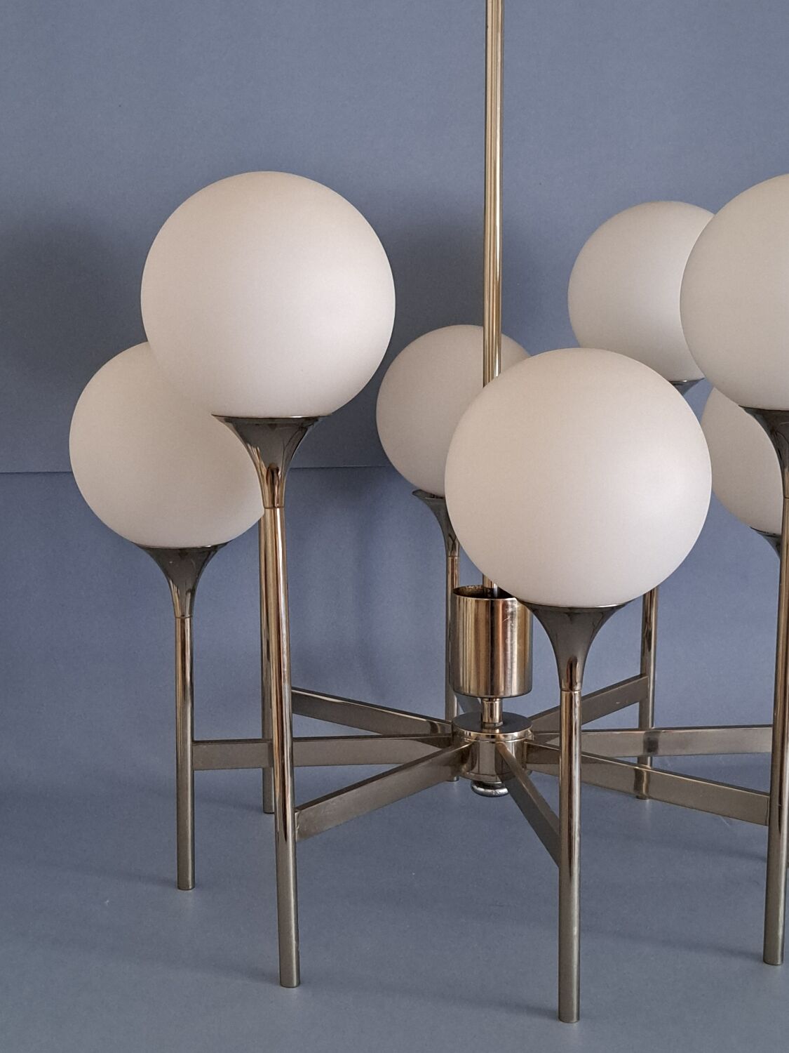 Chandelier Sciolari 8 balls in satin glass.