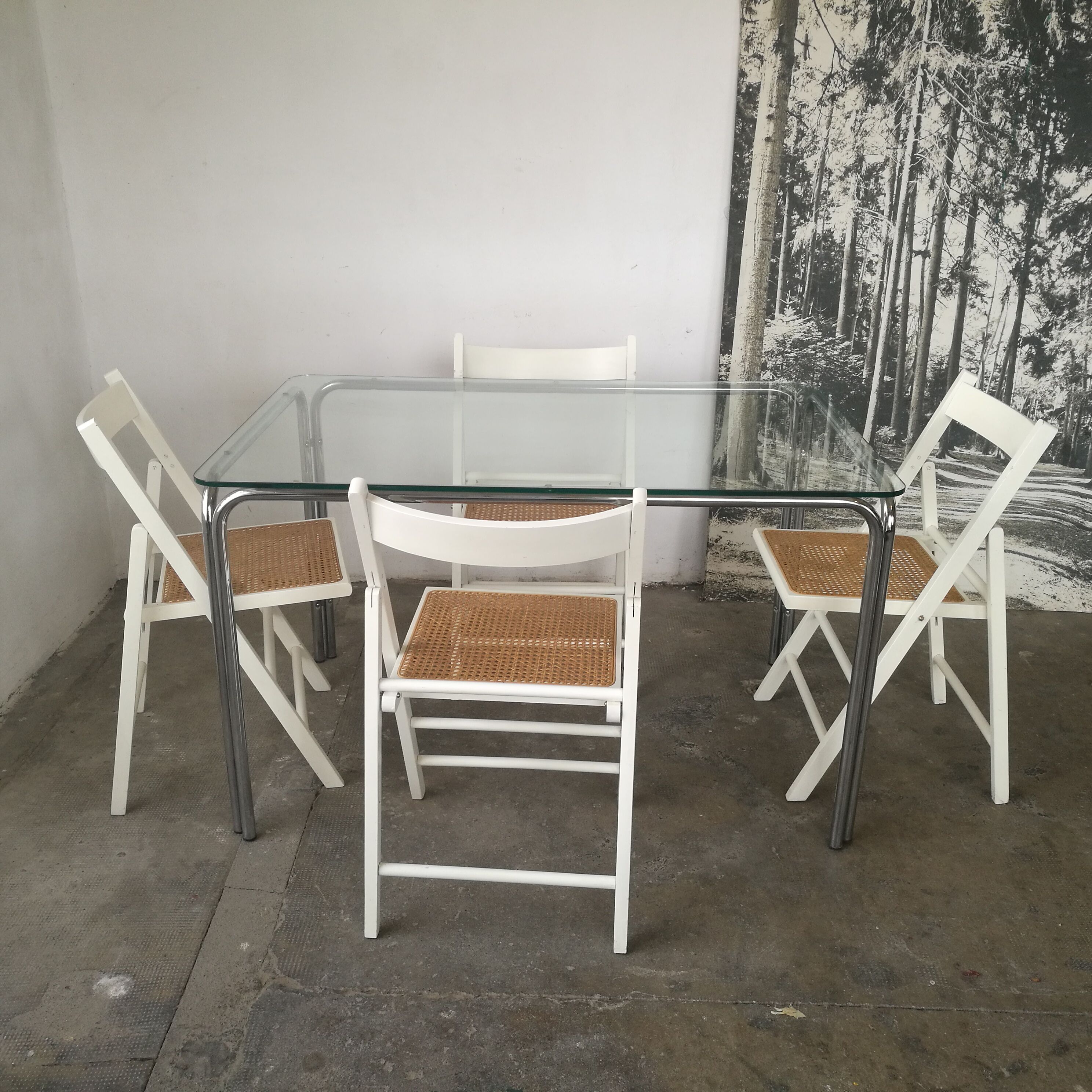 Set of 4 folding chairs, can.