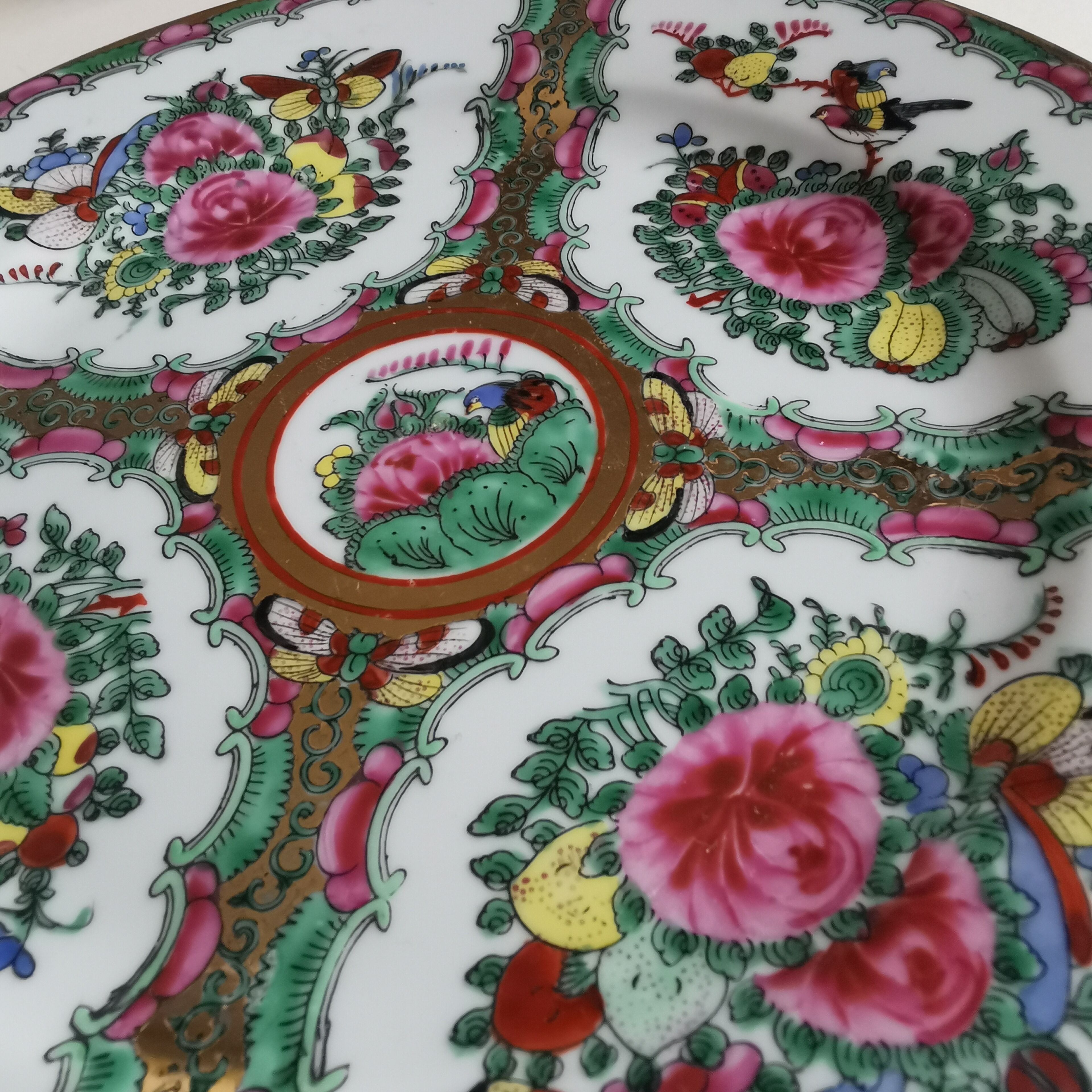 Chinese Zhongguo Zhi Zao porcelain plate, hand painted. 1960/1970