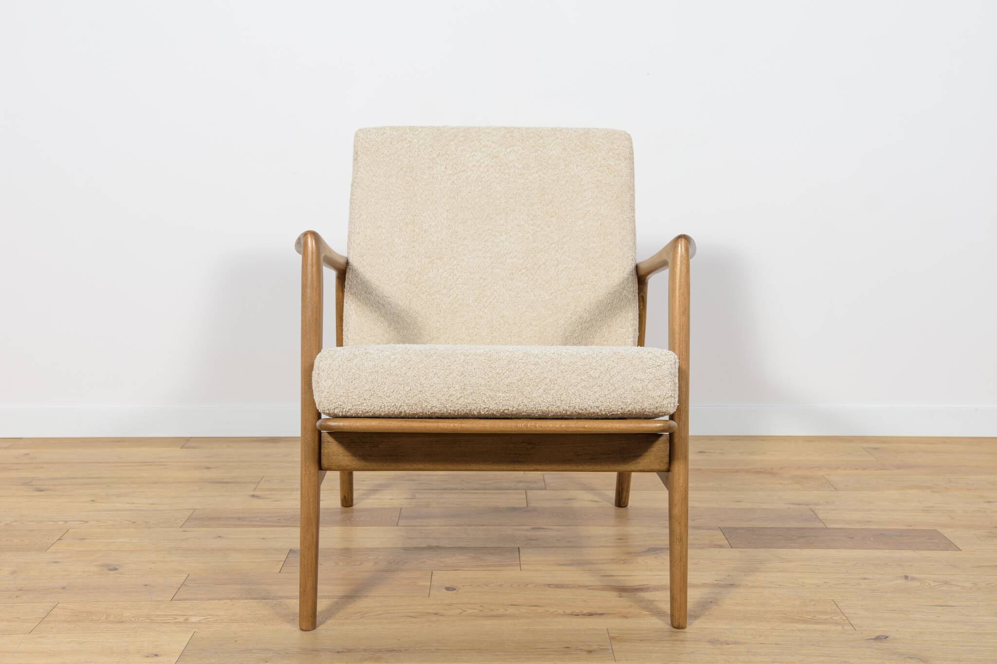 Mid-Century Model 300-139 Armchair from Swarzędzka Factory, 1960s
