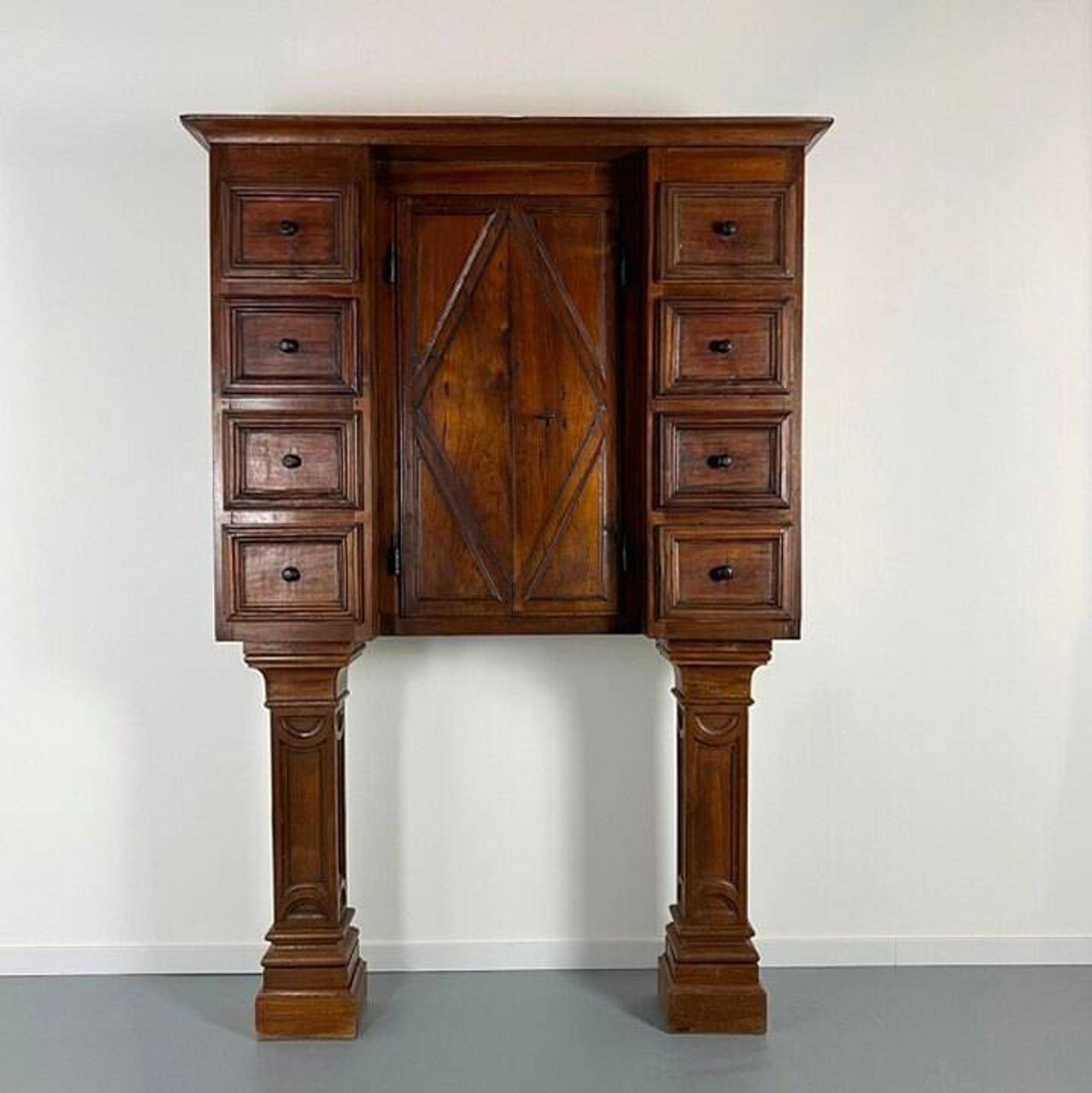 Walnut cabinet with 8 drawers Stipo Monetiere, Piedmont 17th century, furniture Italy 17th century