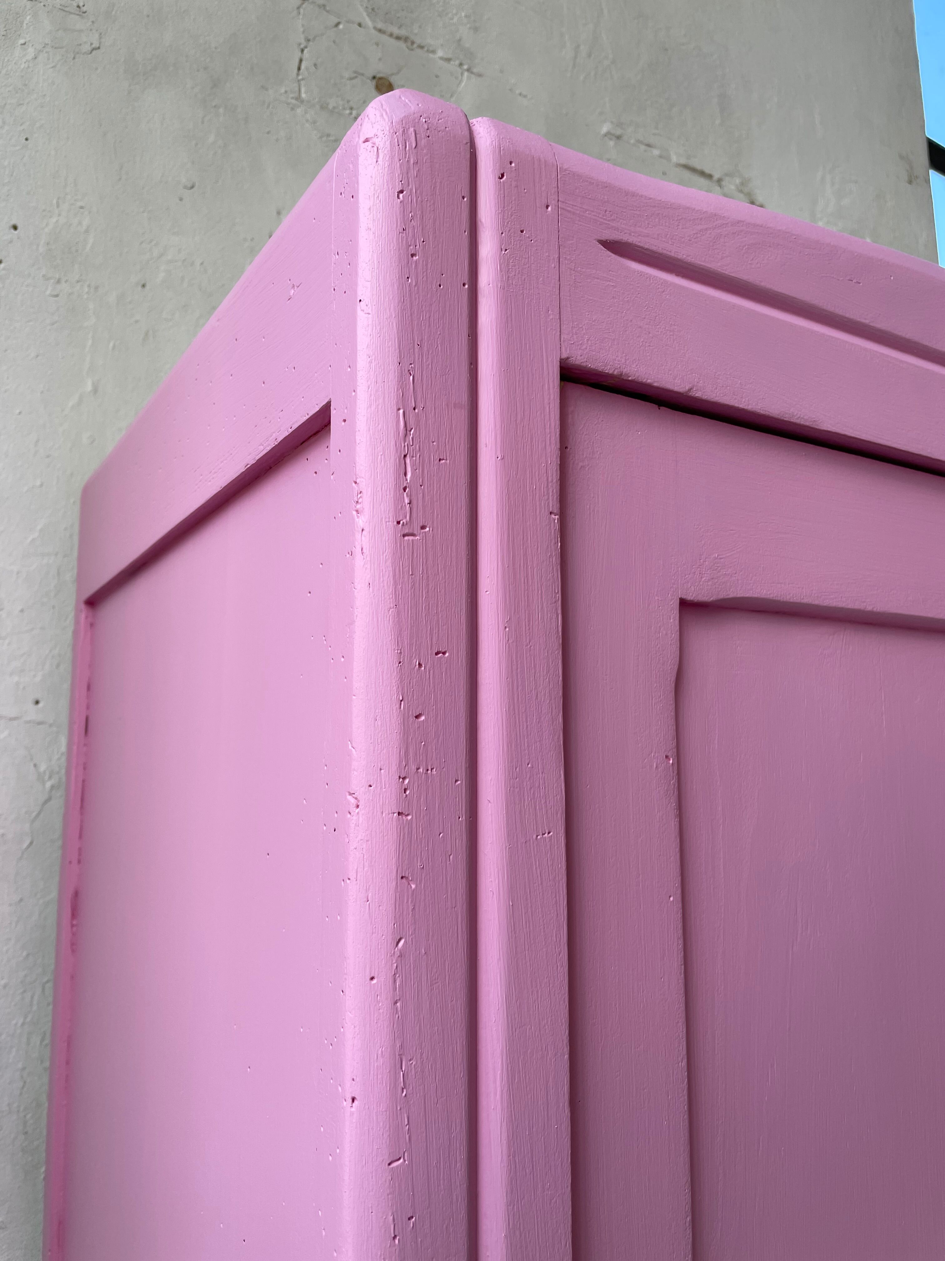 Pink knitted cabinet