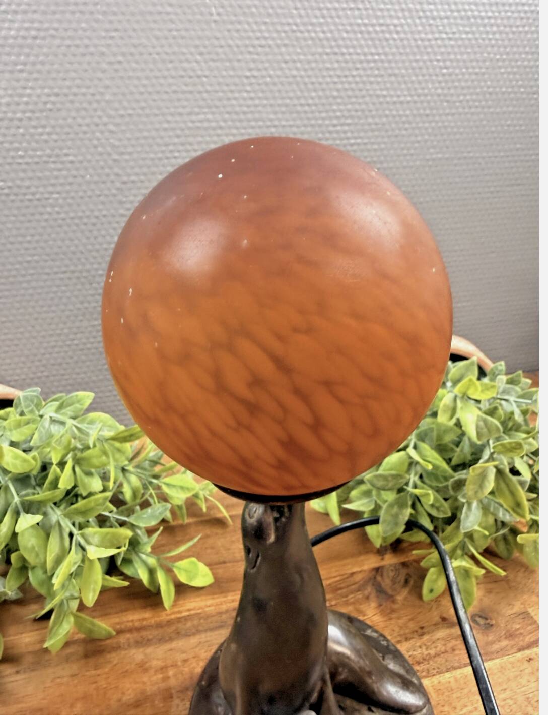 Antique Art Deco lamp – Seal in metal and globe ball in glass paste
