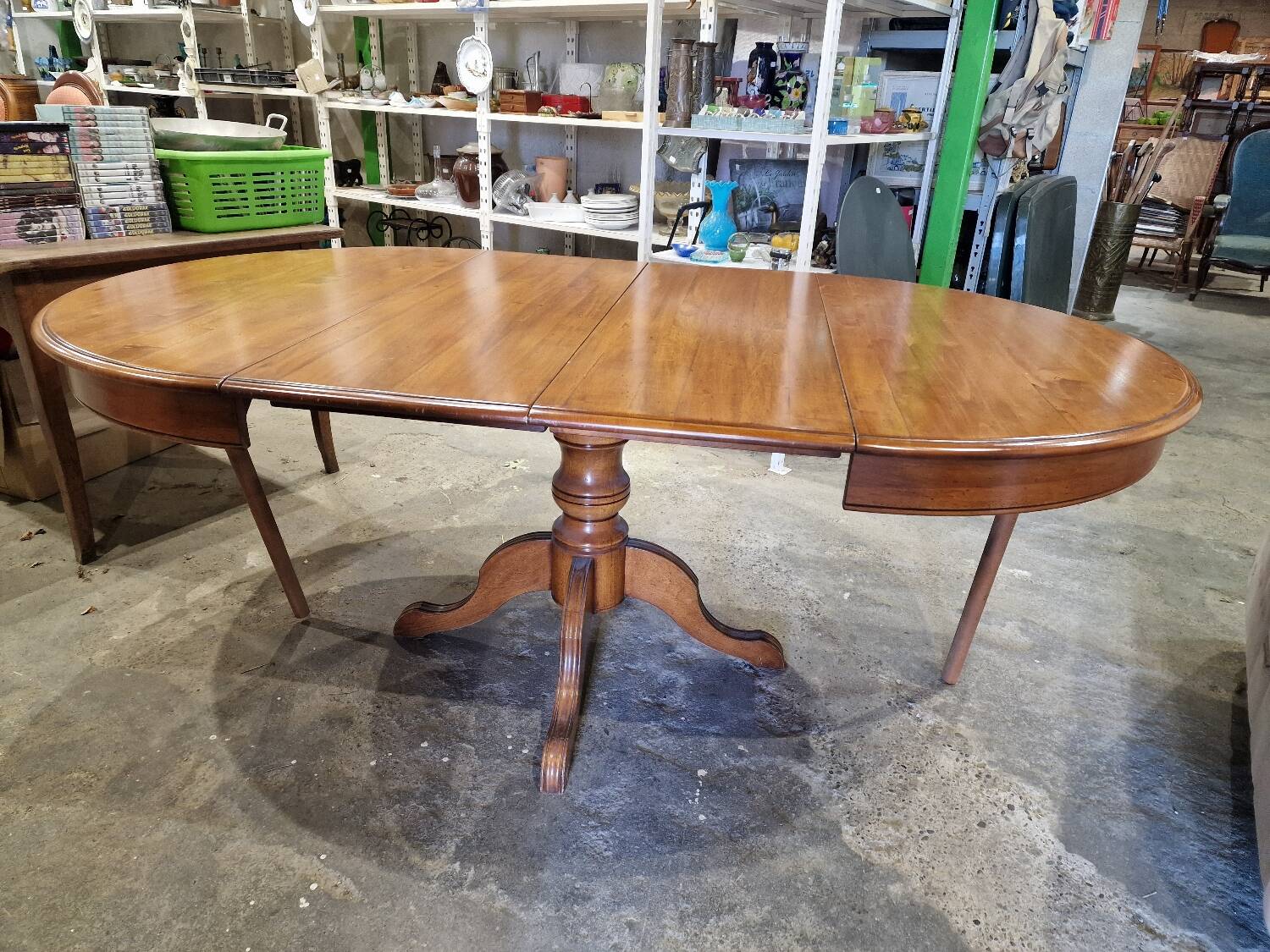 Extendable Round Table in Solid Oak – Classic Style &