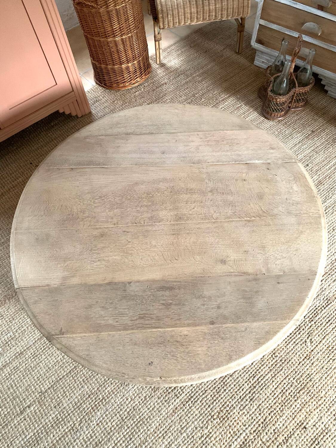 Round coffee table
