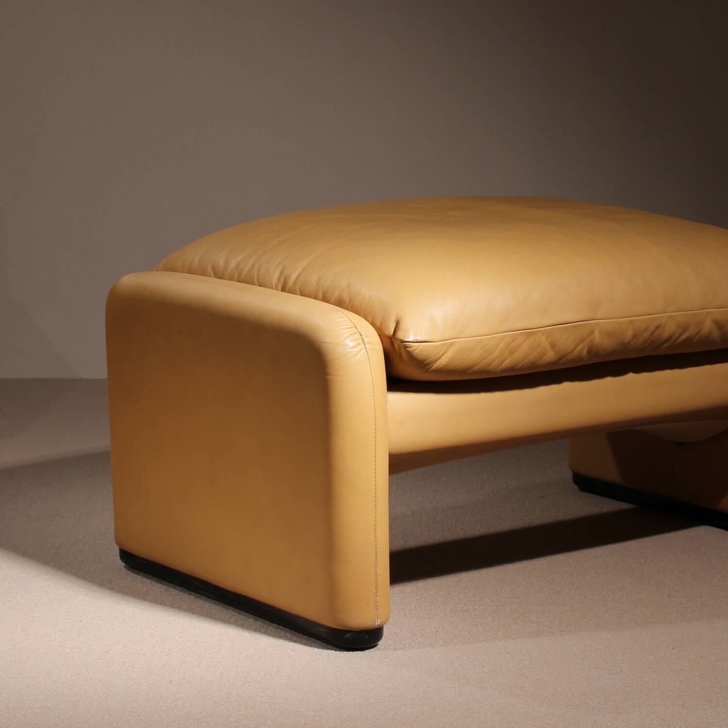 Leather Ottoman ‚Maralunga‘ by Vico Magistretti for Cassina | Italy 1973