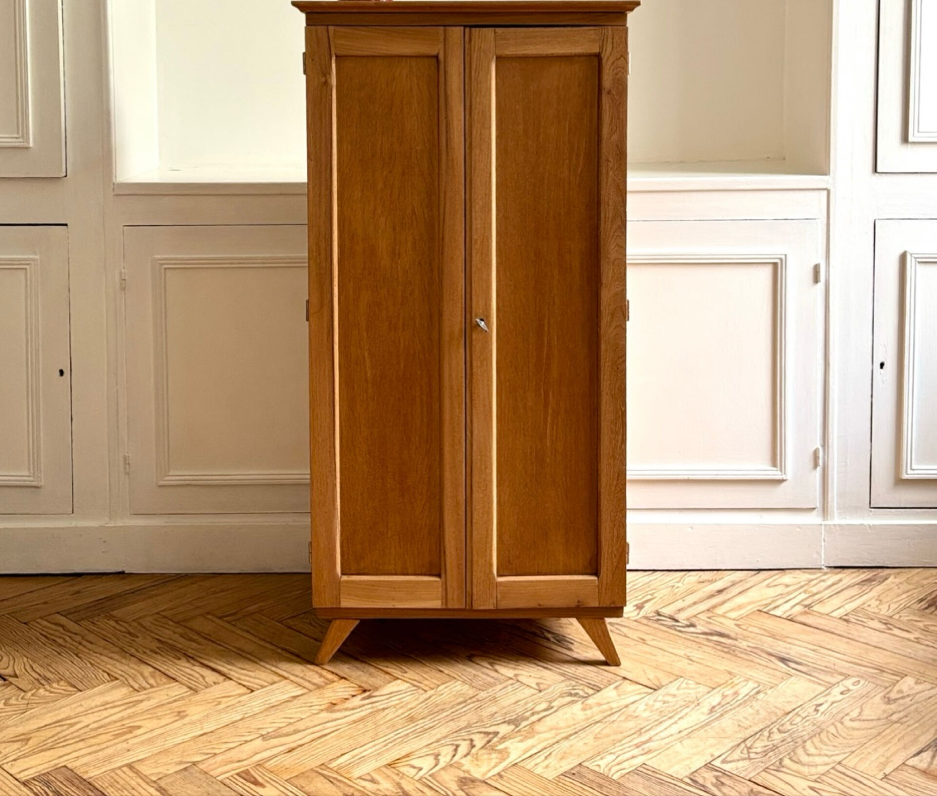 Small oak cabinet with tapered legs.