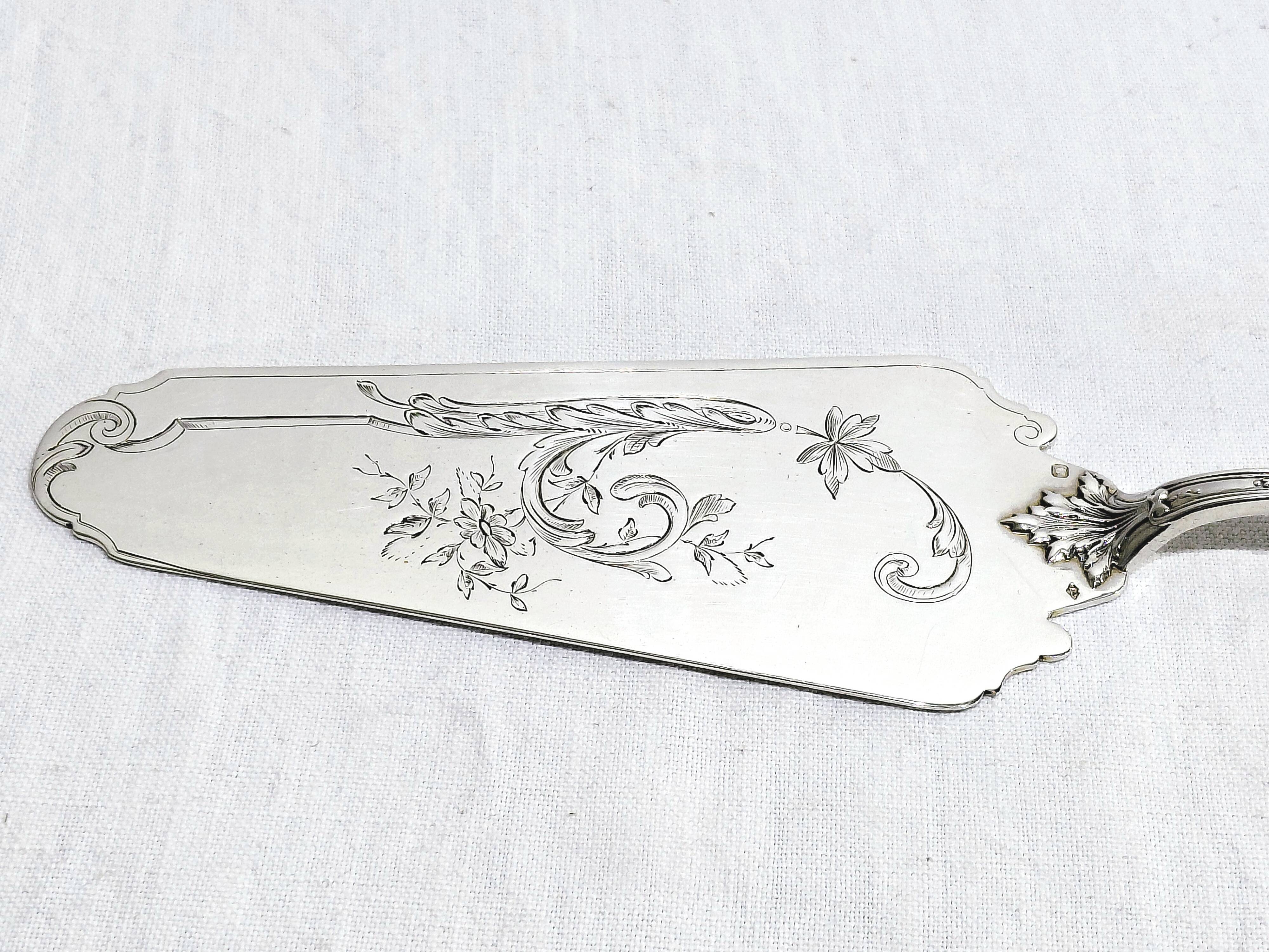 Silver pie server