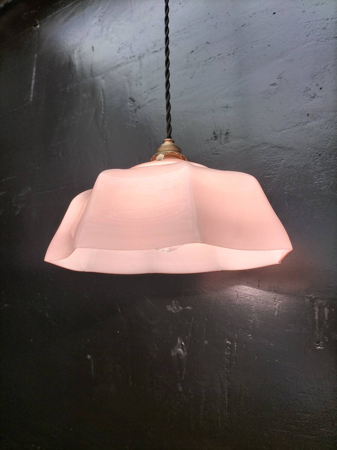 Opaline suspension
