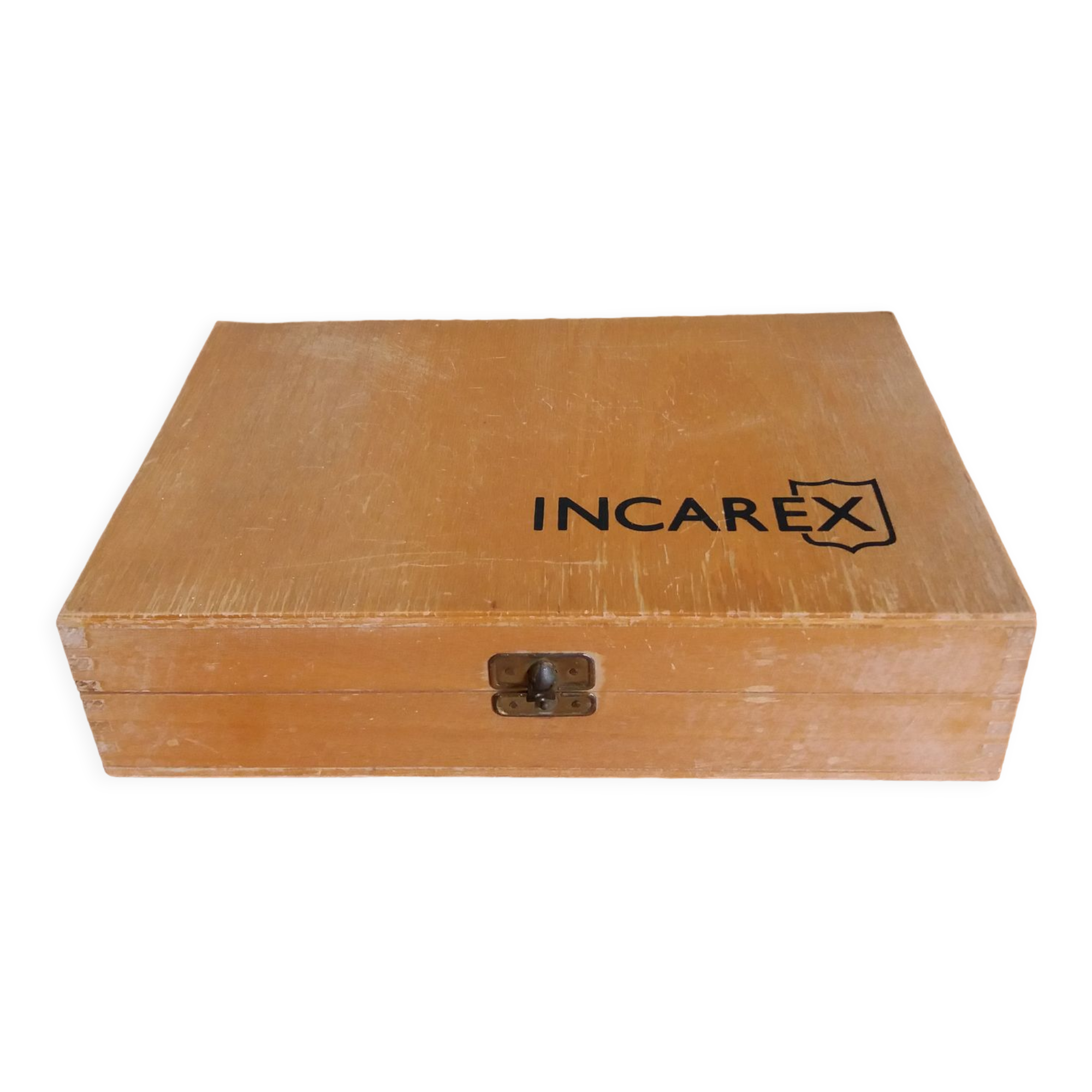 Box compartmentalized wooden