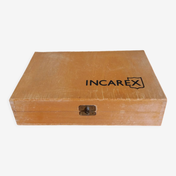 Box compartmentalized wooden