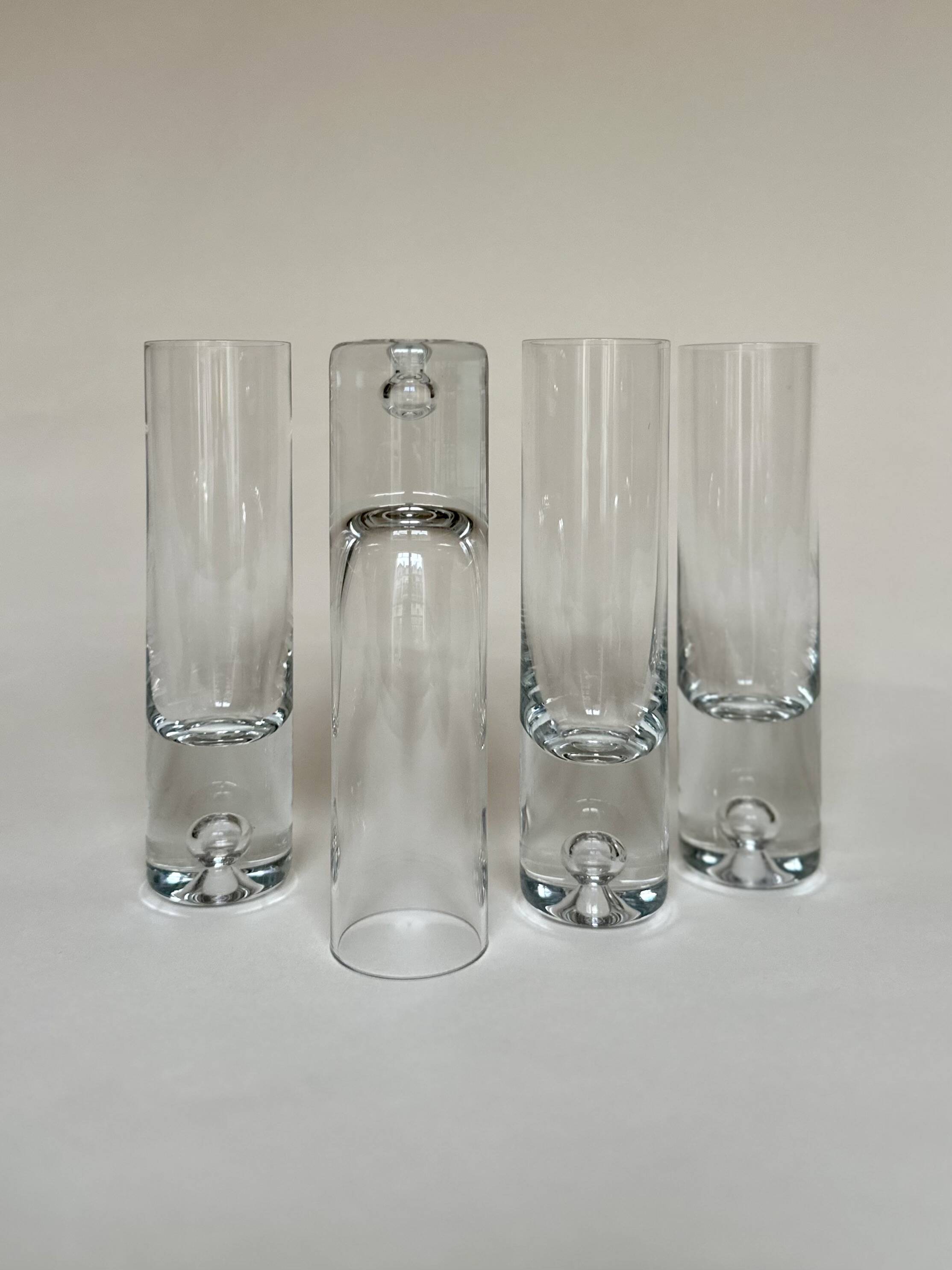 Set de quatre verres à liqueur