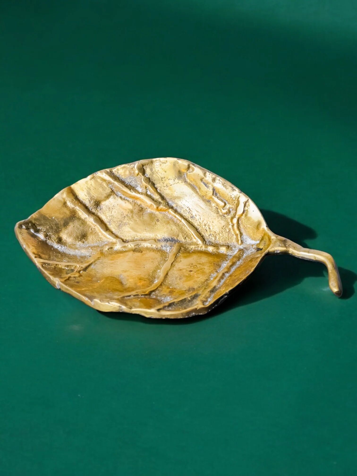 Brutalist leaf tray by David Marshall in bronze, 1970s