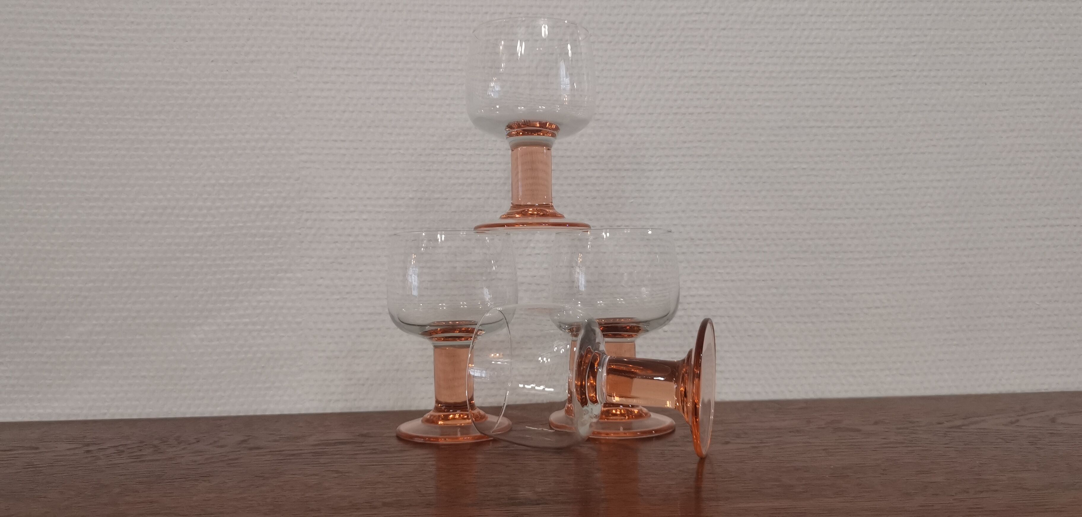 Set of 4 large glasses with pink feet Luminarc France