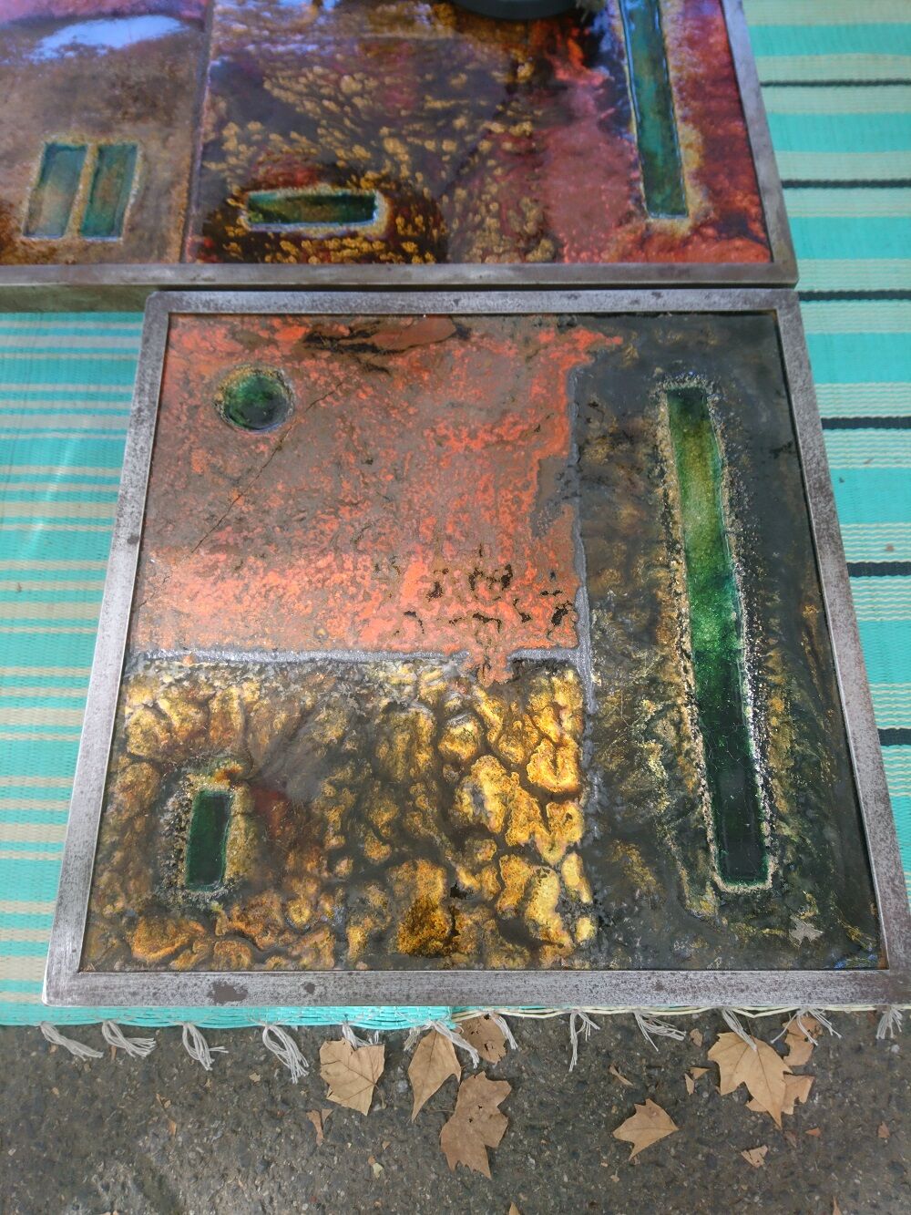 Set of 2 tables enamelled lava