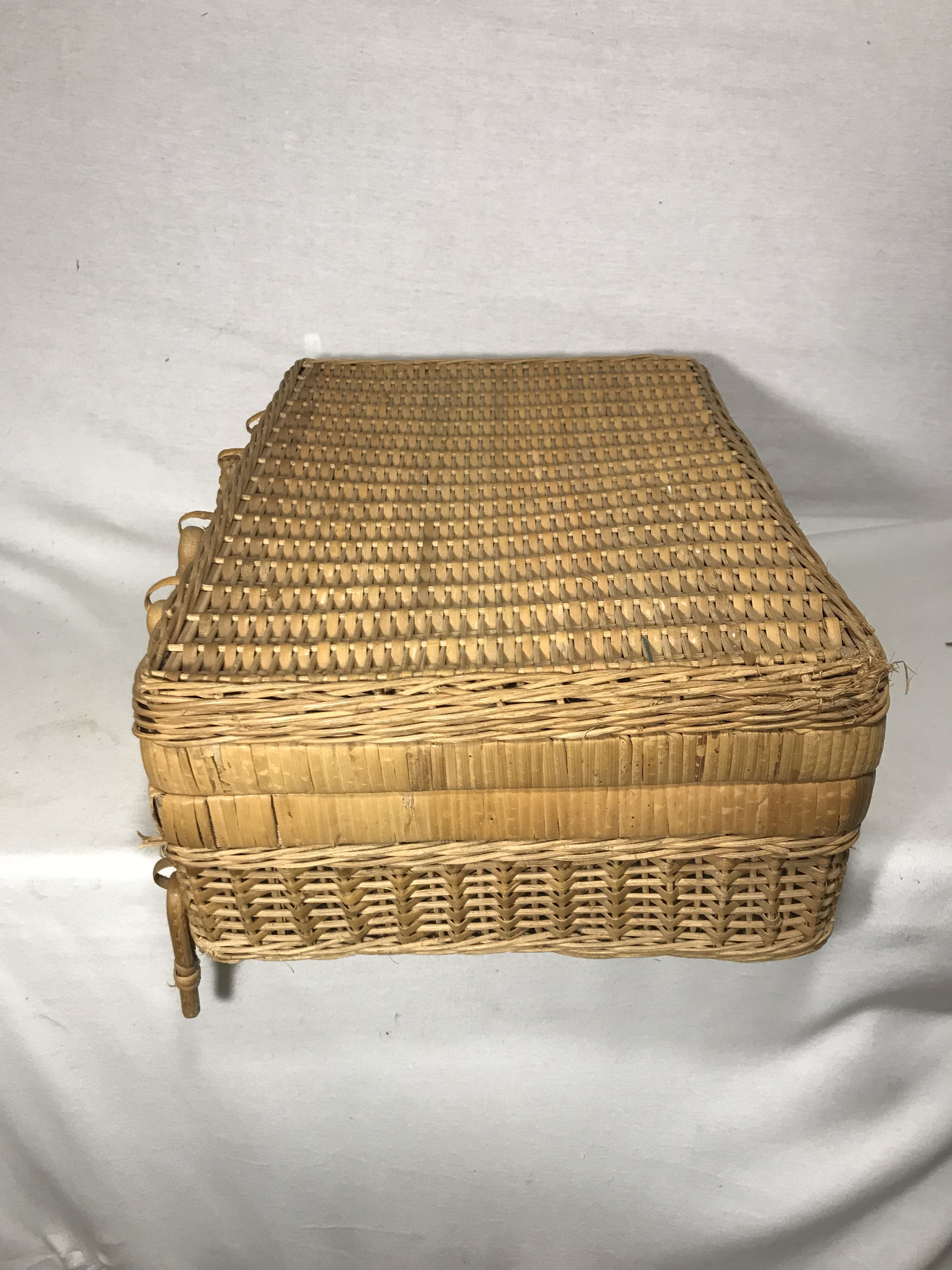 Old picnic basket 60s rattan wicker vintage