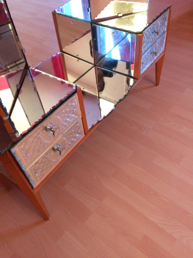 Art Deco mirror dressing table