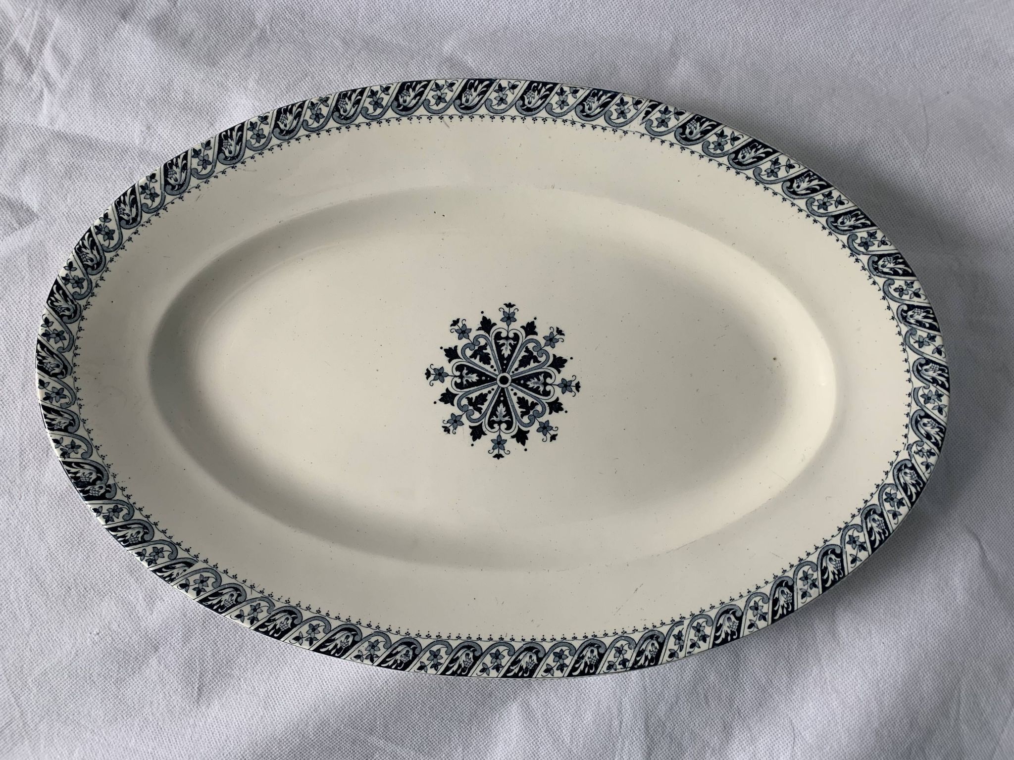 Lot of 12 old flat plates and 2 dishes, Terre de fer Henri II Salins